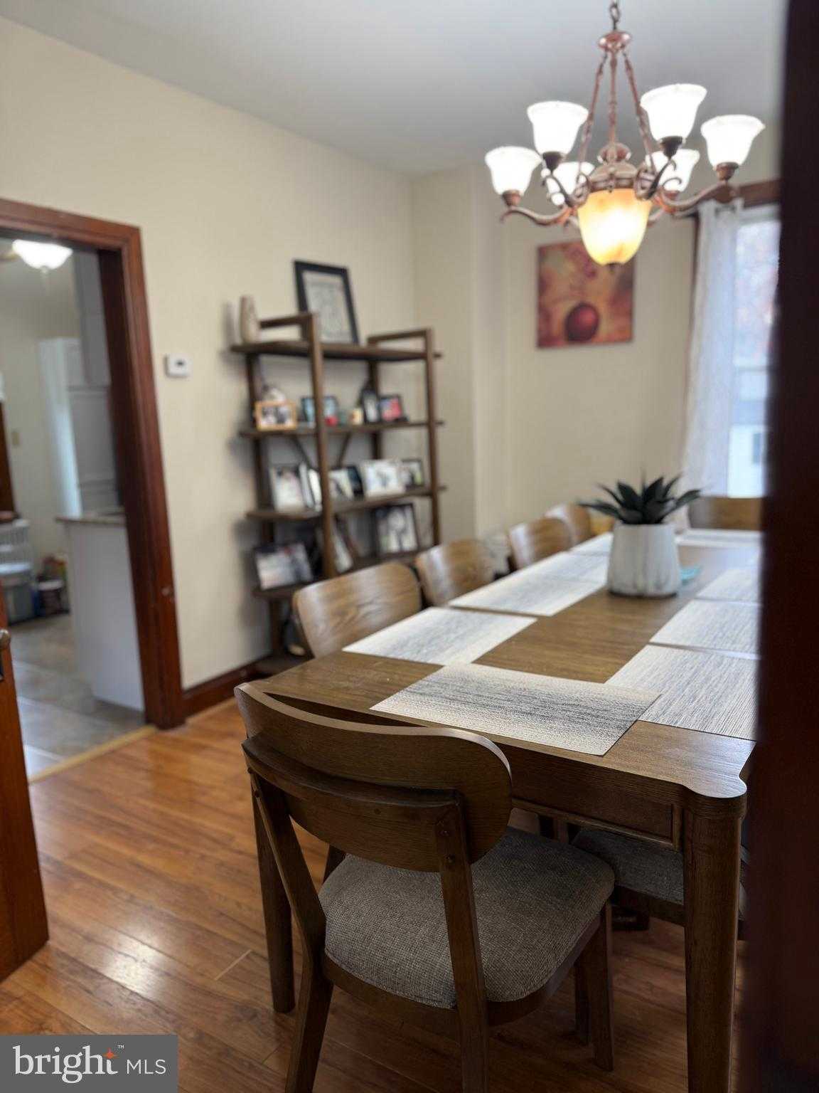 425 E Maple St photo 9