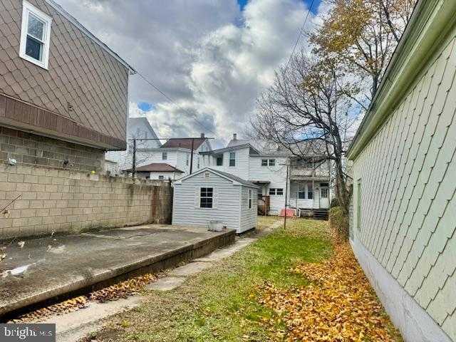 329 S Maple St photo 9