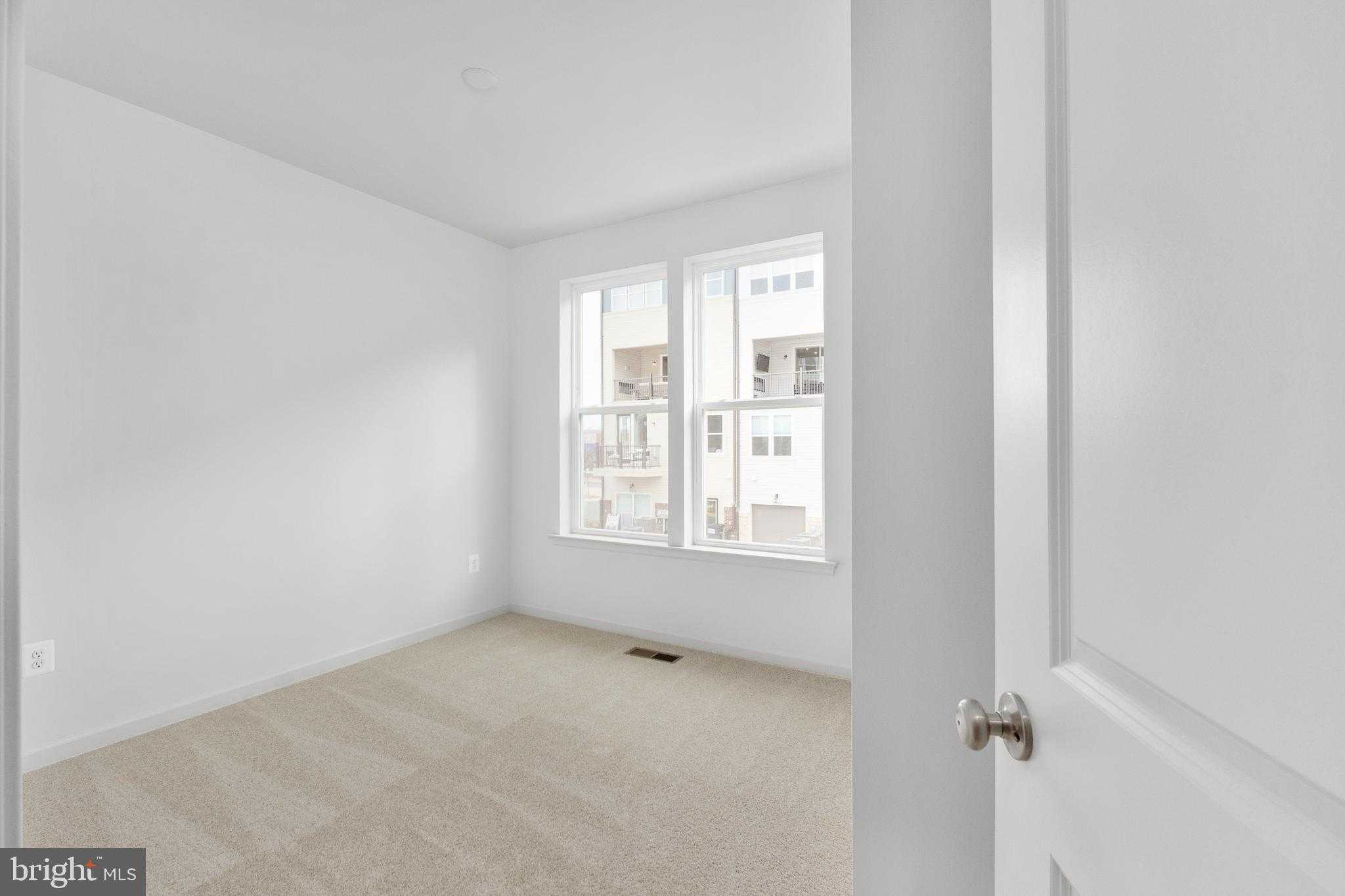 2540 Neabsco Common Pl photo 22