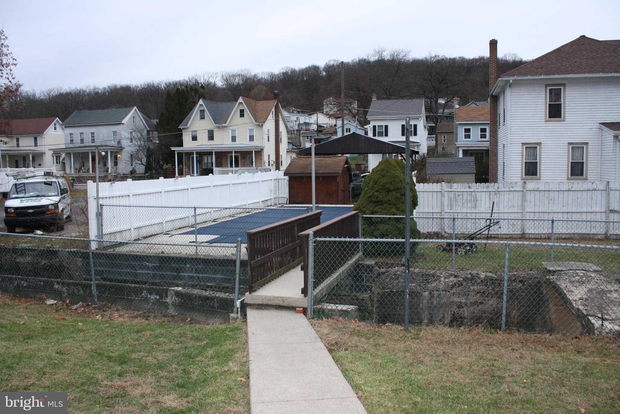 36 Chestnut St photo 7