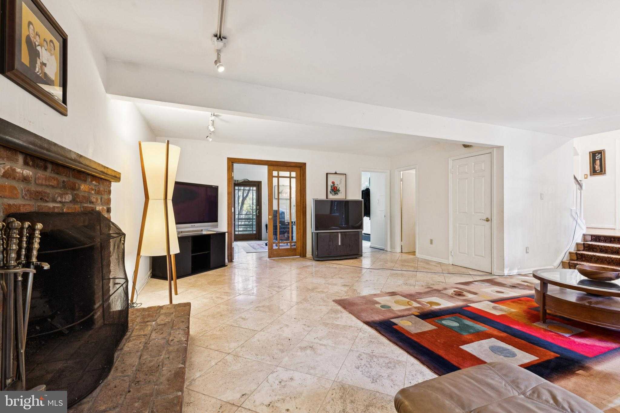 3406 Lyrac St photo 3