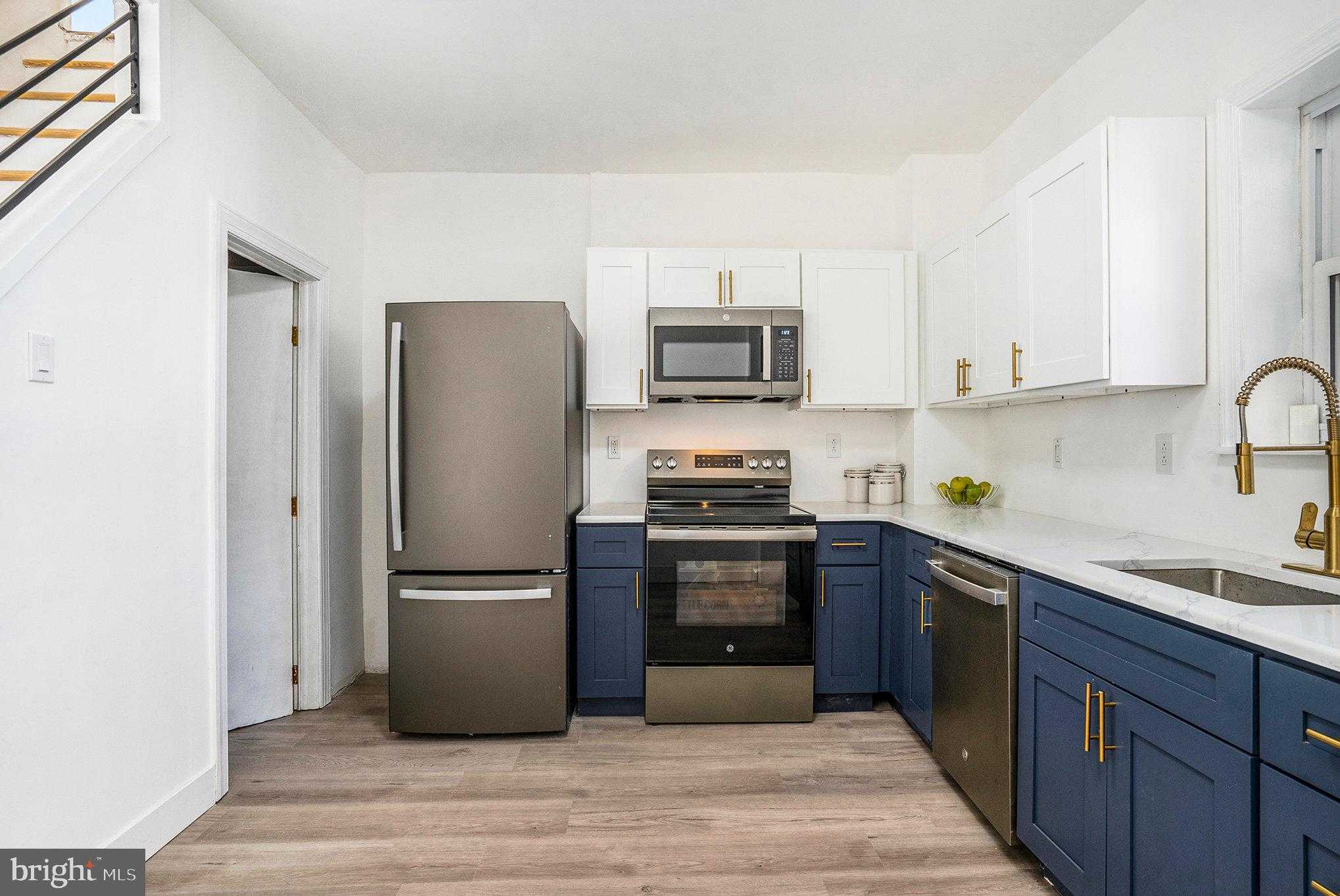 1260 N Newkirk St photo 10