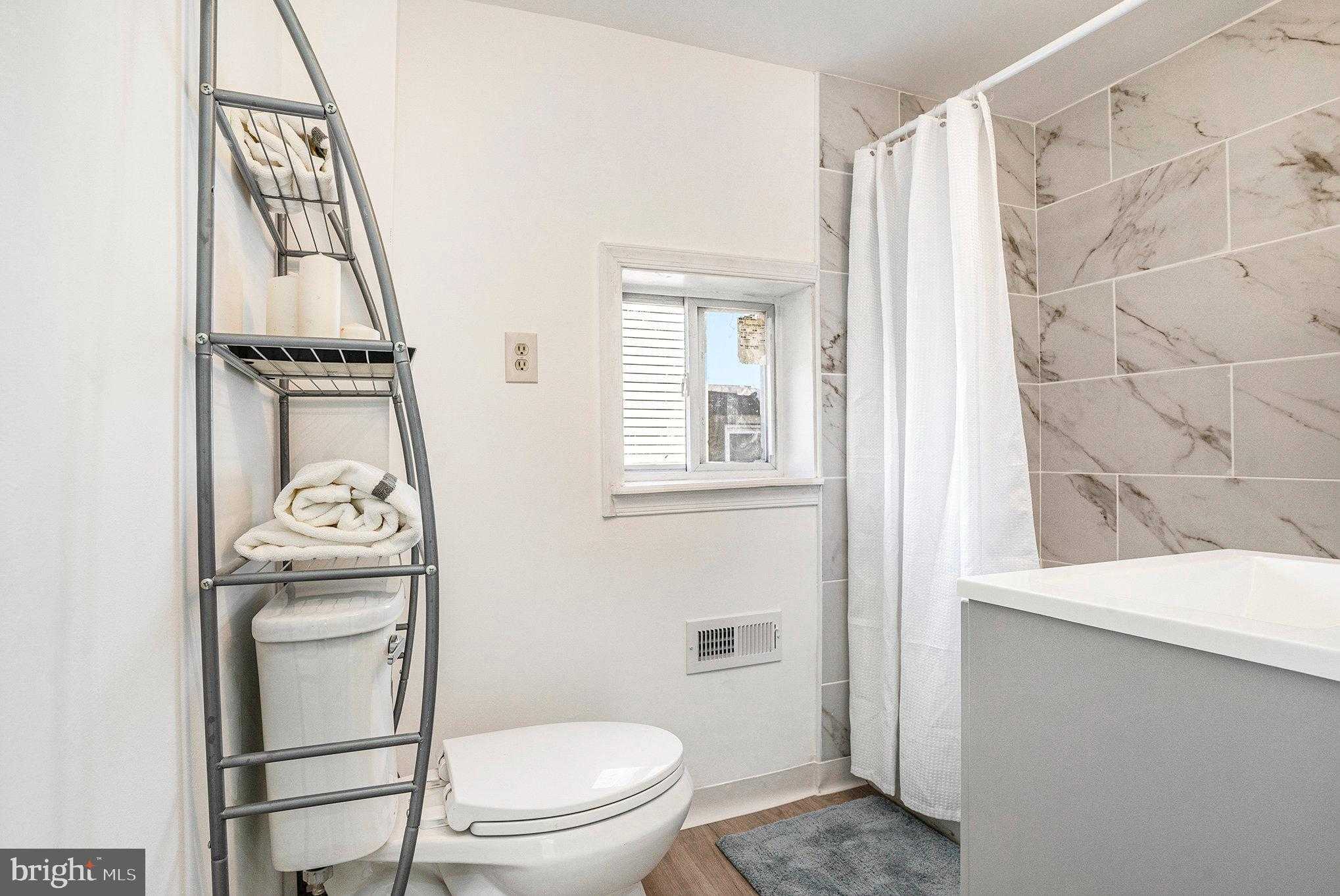 1260 N Newkirk St photo 21