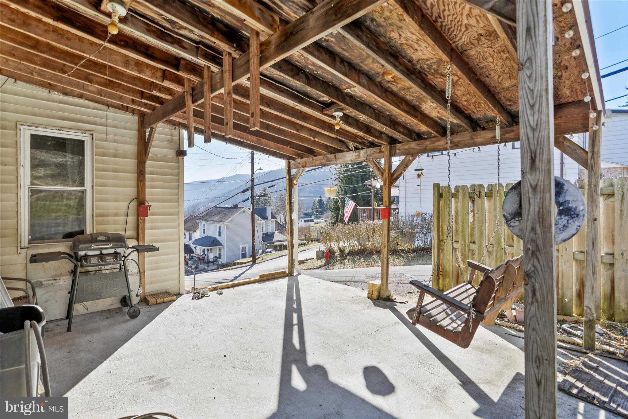 301 Poplar St photo 20