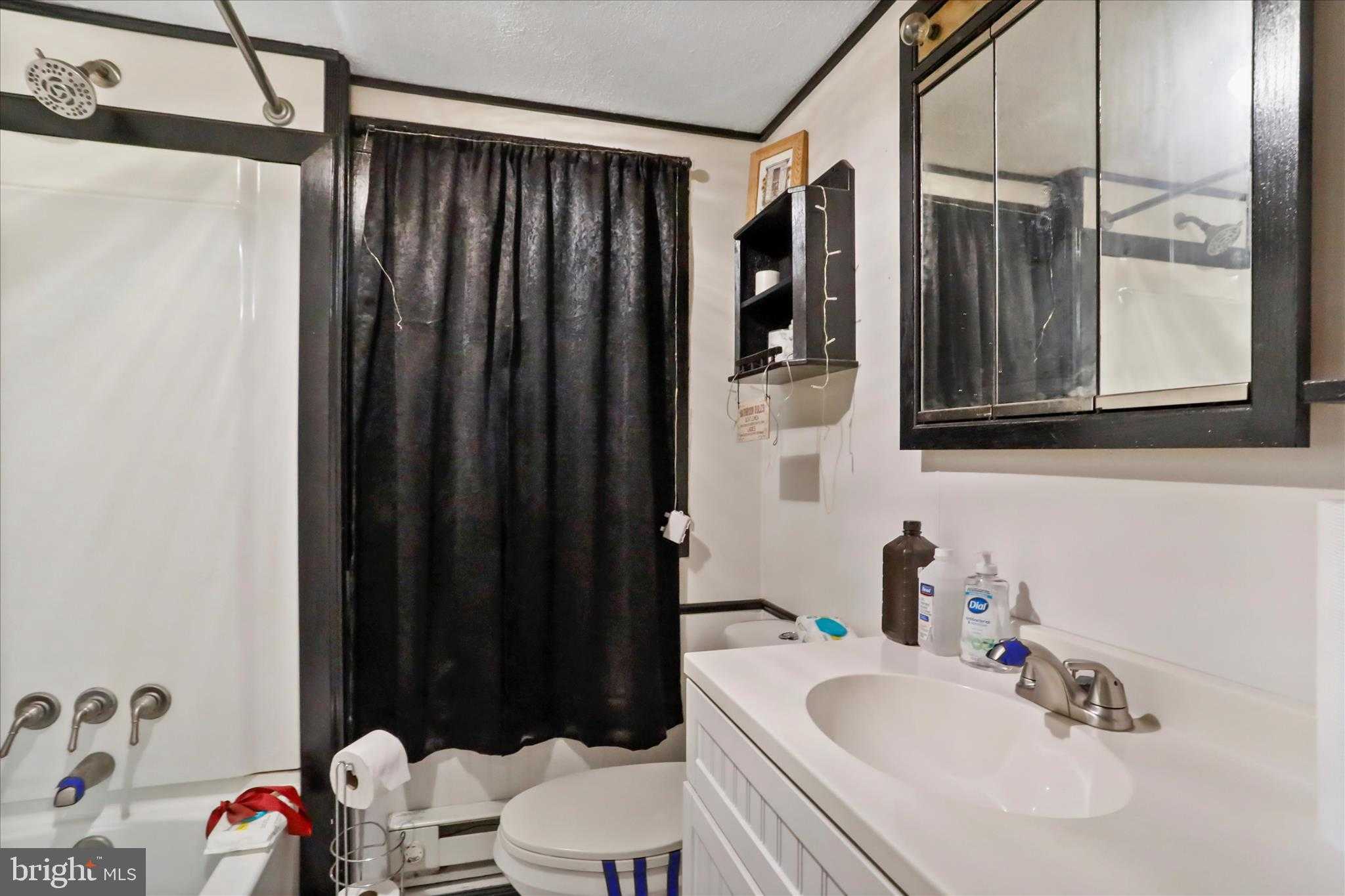 301 Poplar St photo 8