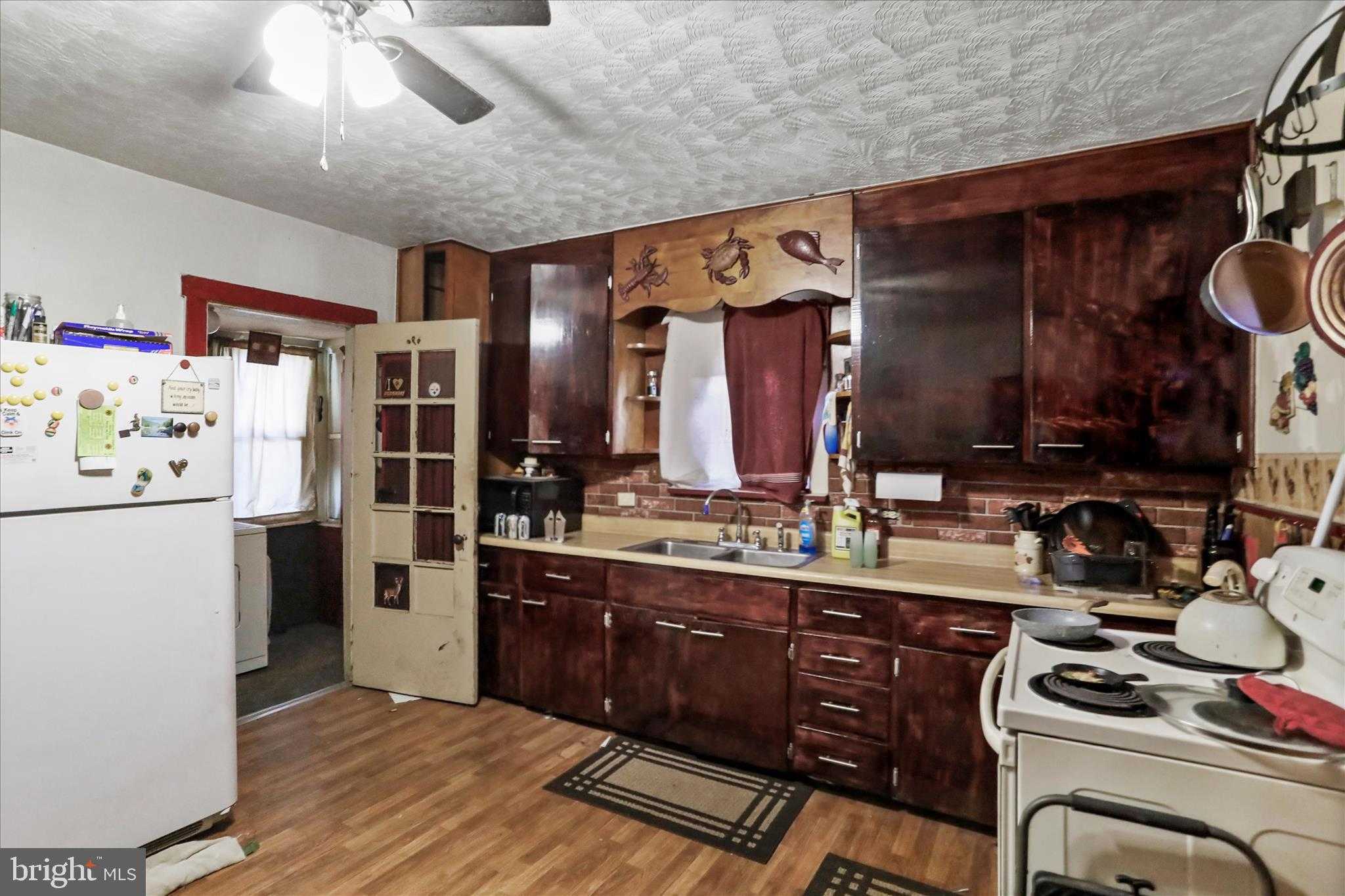 301 Poplar St photo 9