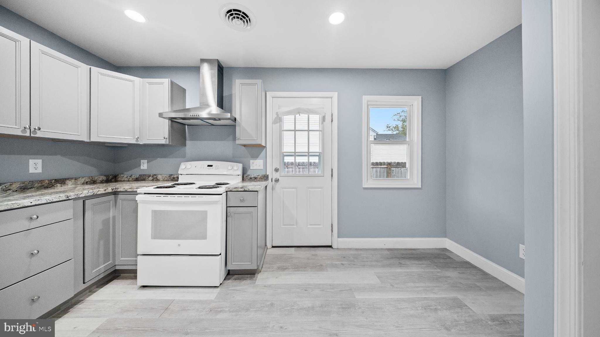 1007 Spring Ave photo 2