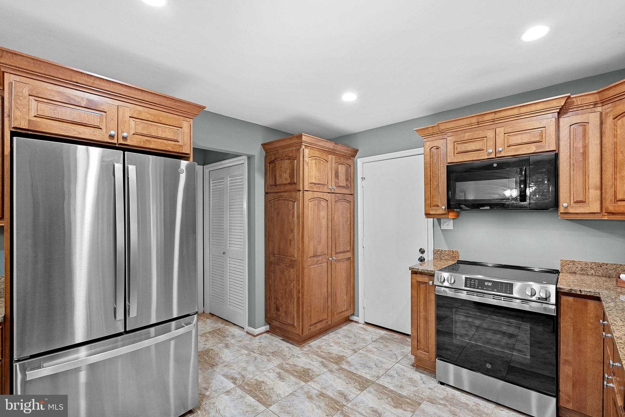 10207 Oxfordshire Rd photo 16