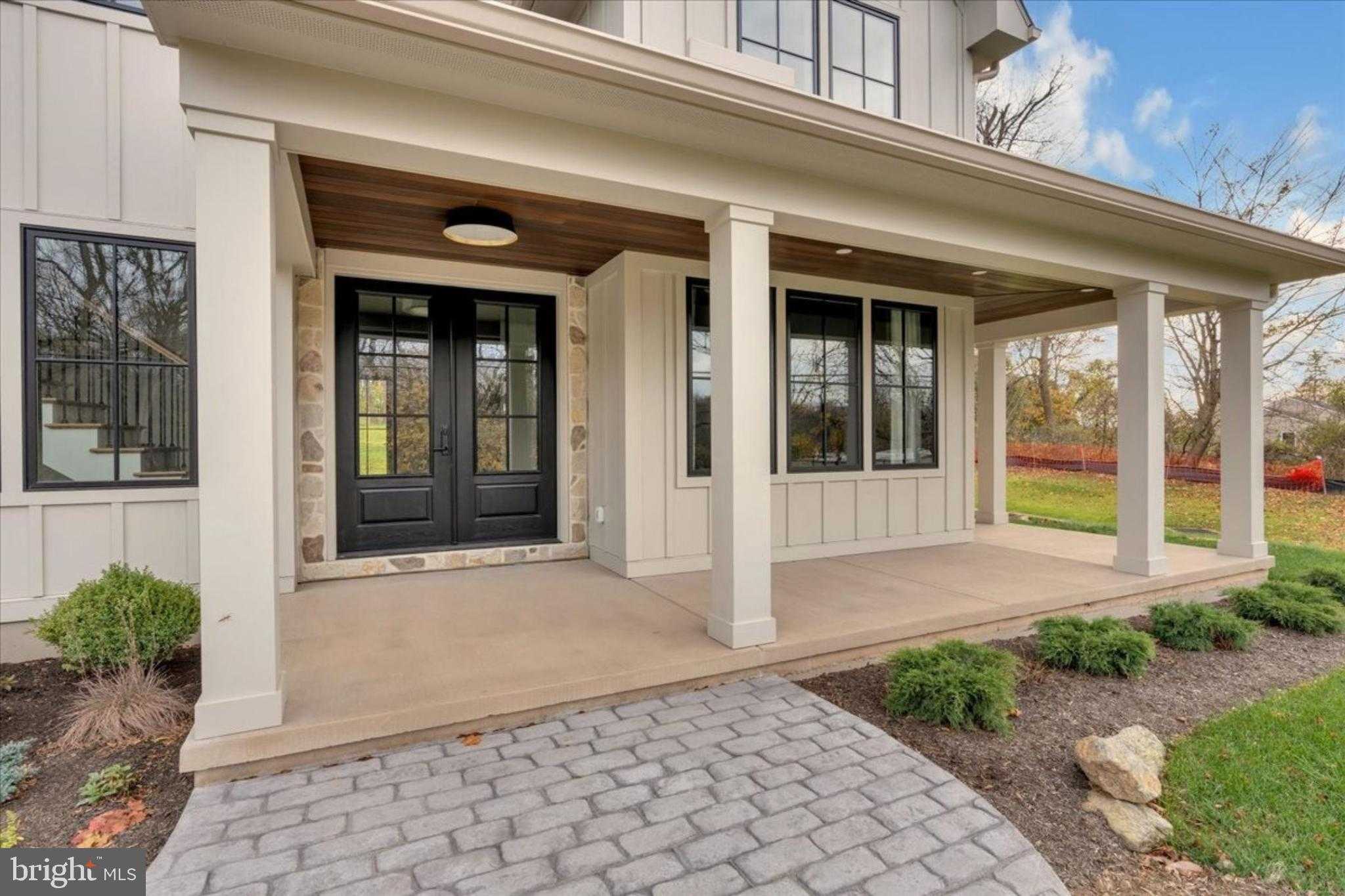 385 Port Royal Ave photo 3