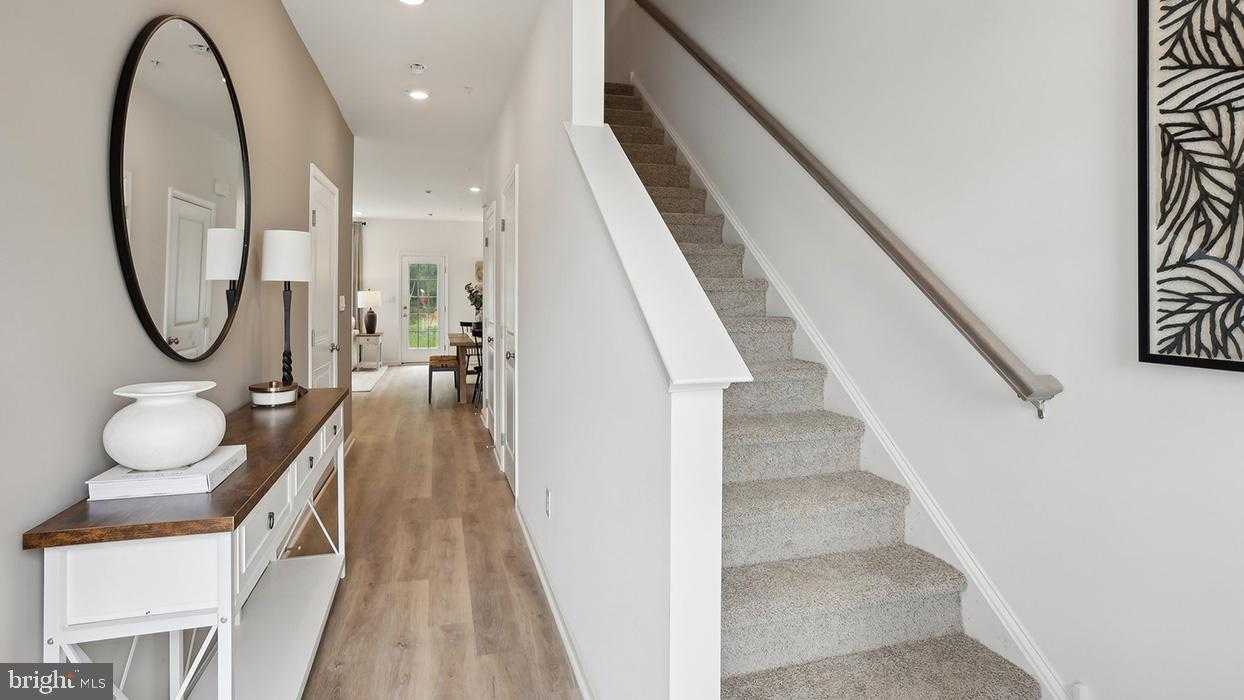 284 Derby Dr photo 2