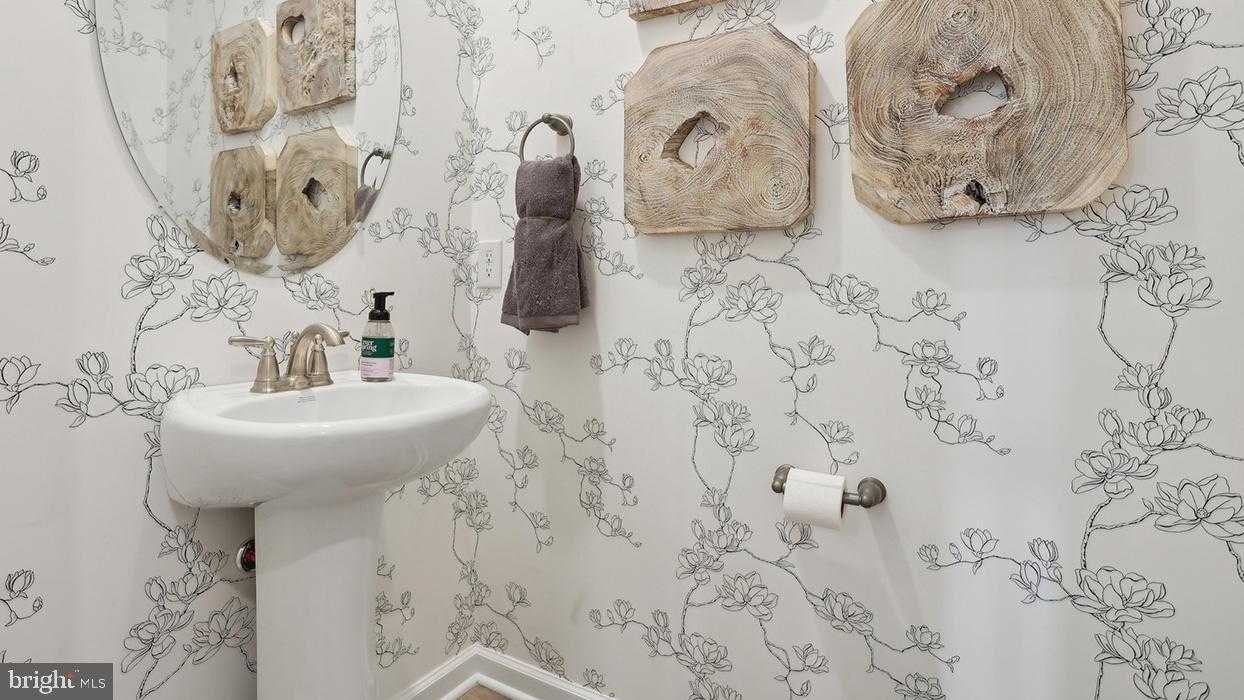 284 Derby Dr photo 4