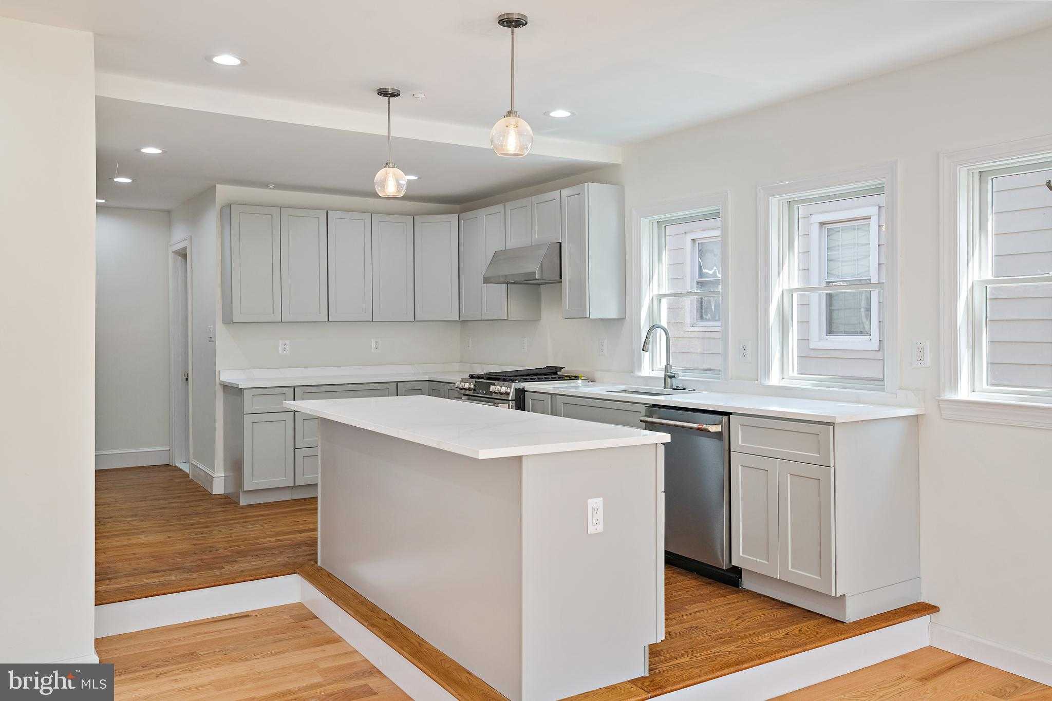 400 Jefferson St photo 2