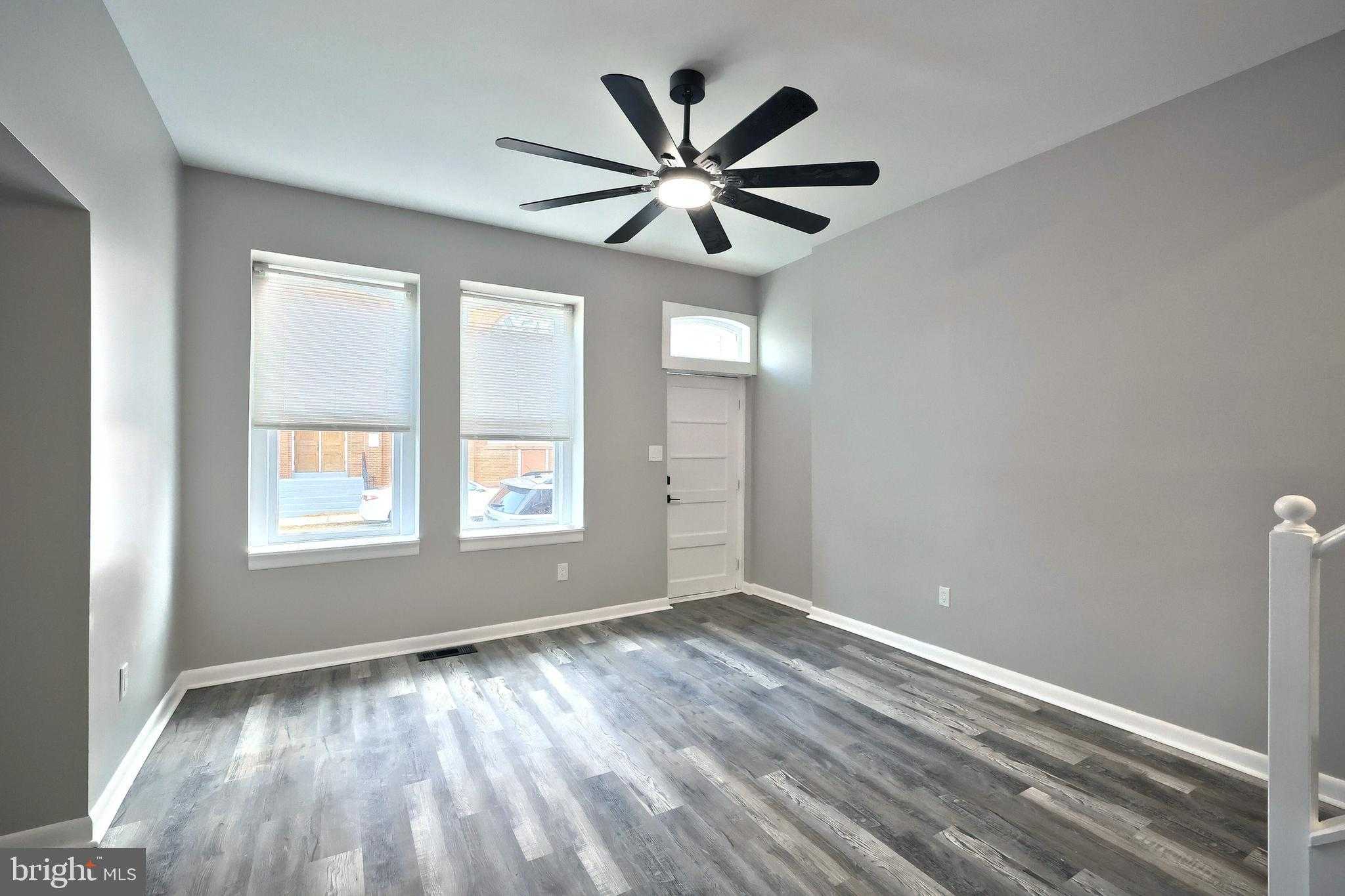 240 E King St photo 27