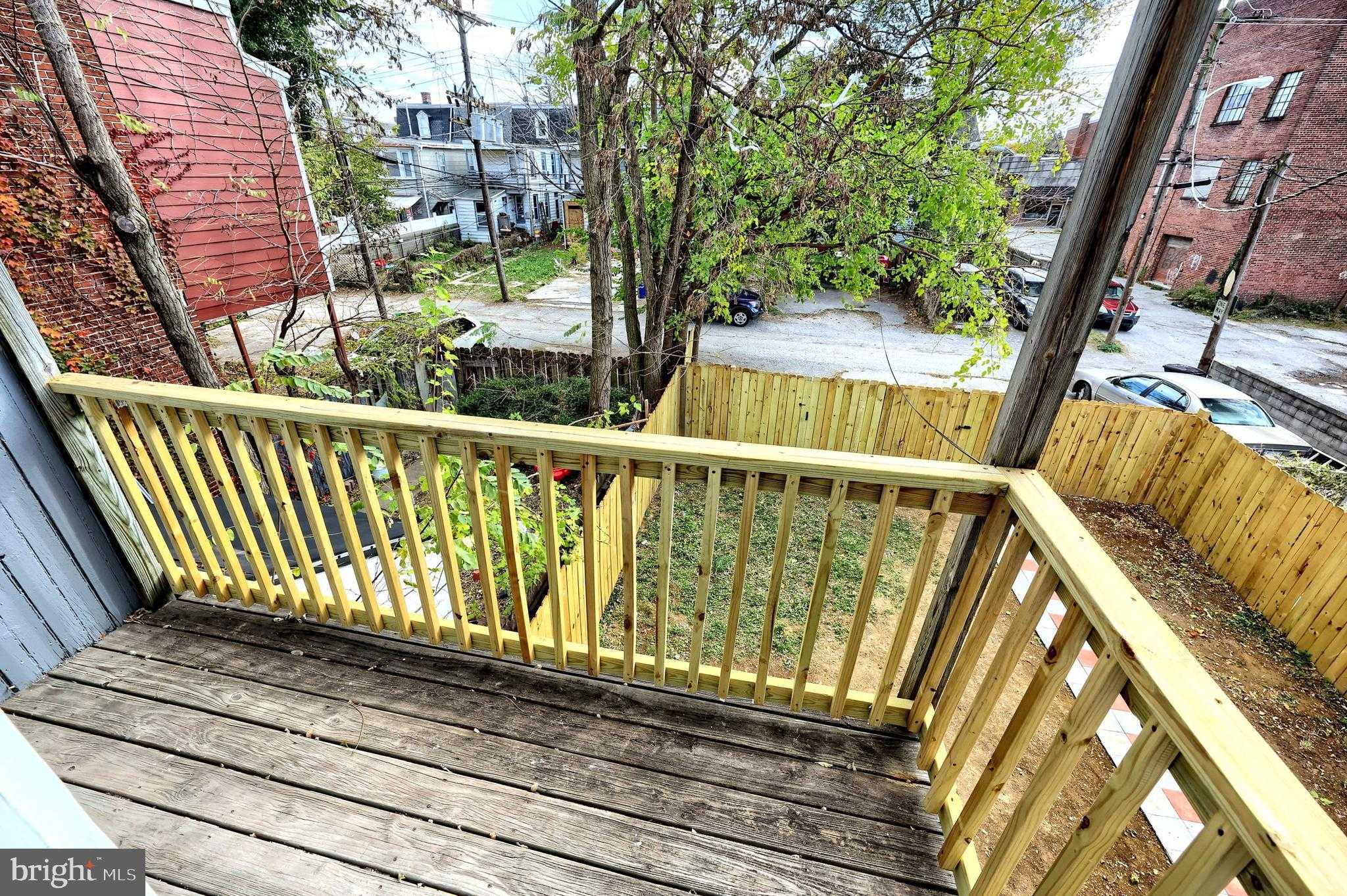 240 E King St photo 33