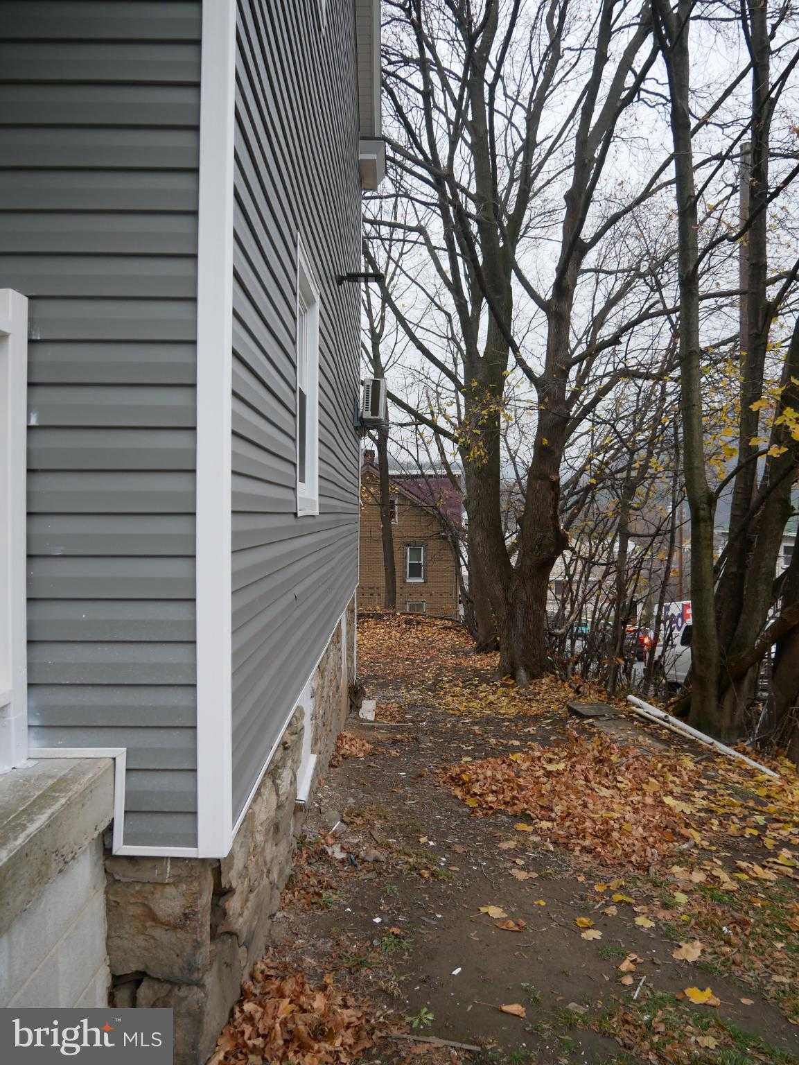 903 W Spruce St photo 39