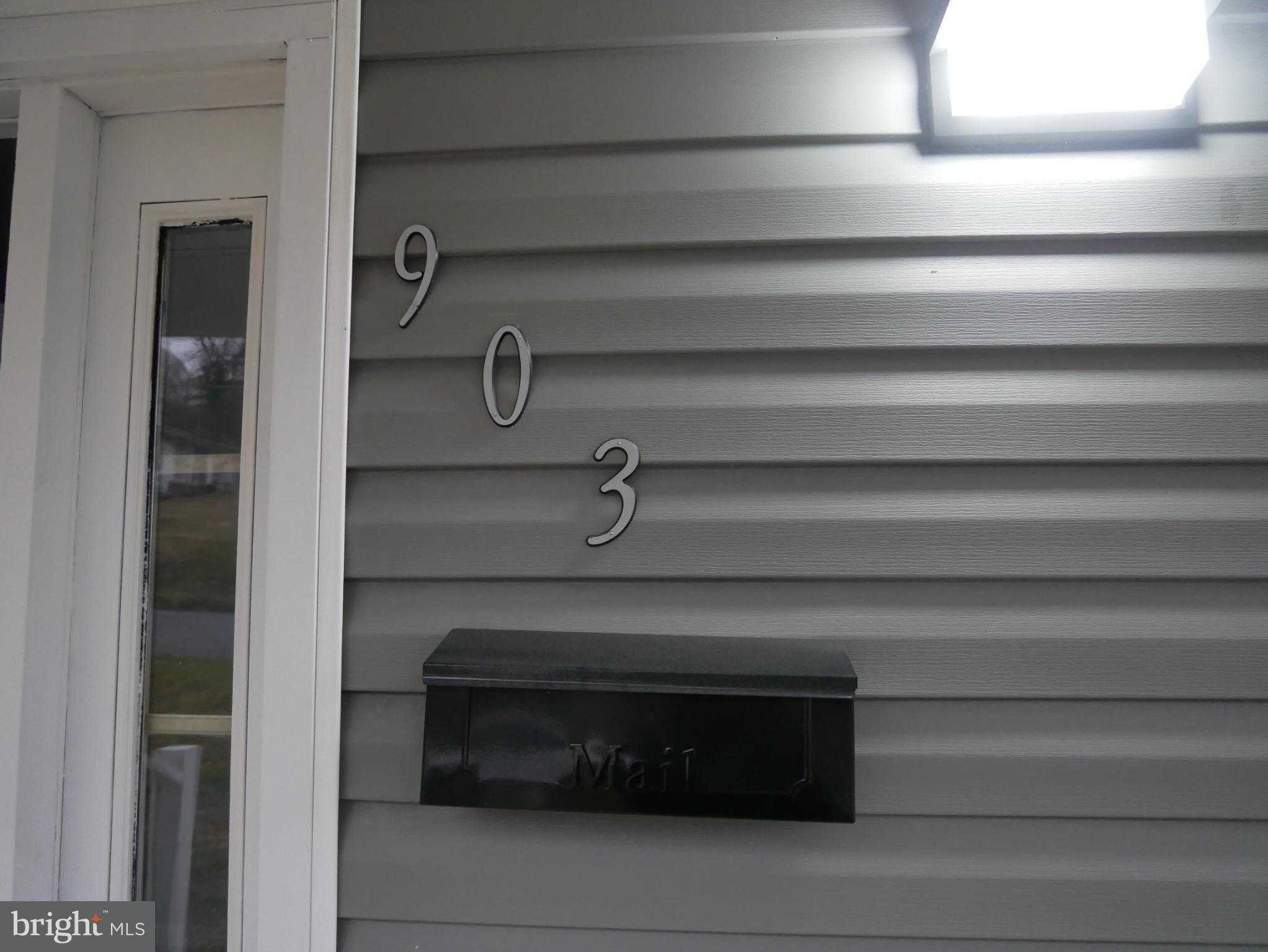 903 W Spruce St photo 4