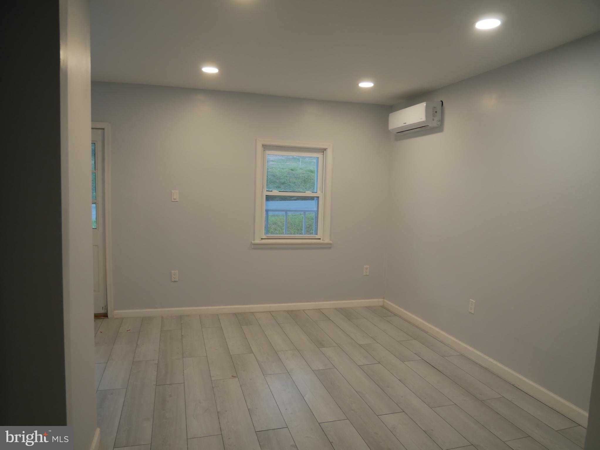 903 W Spruce St photo 6