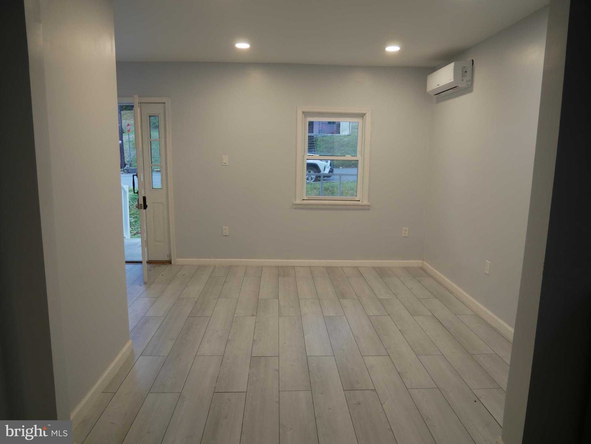 903 W Spruce St photo 7