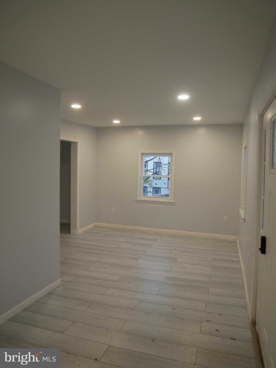 903 W Spruce St photo 8