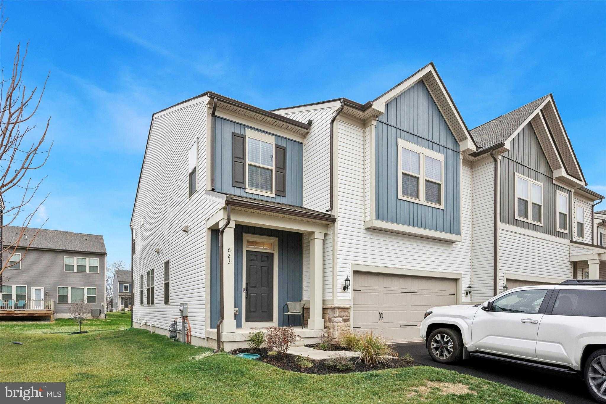 623 Liberty Ridge Rd photo 2