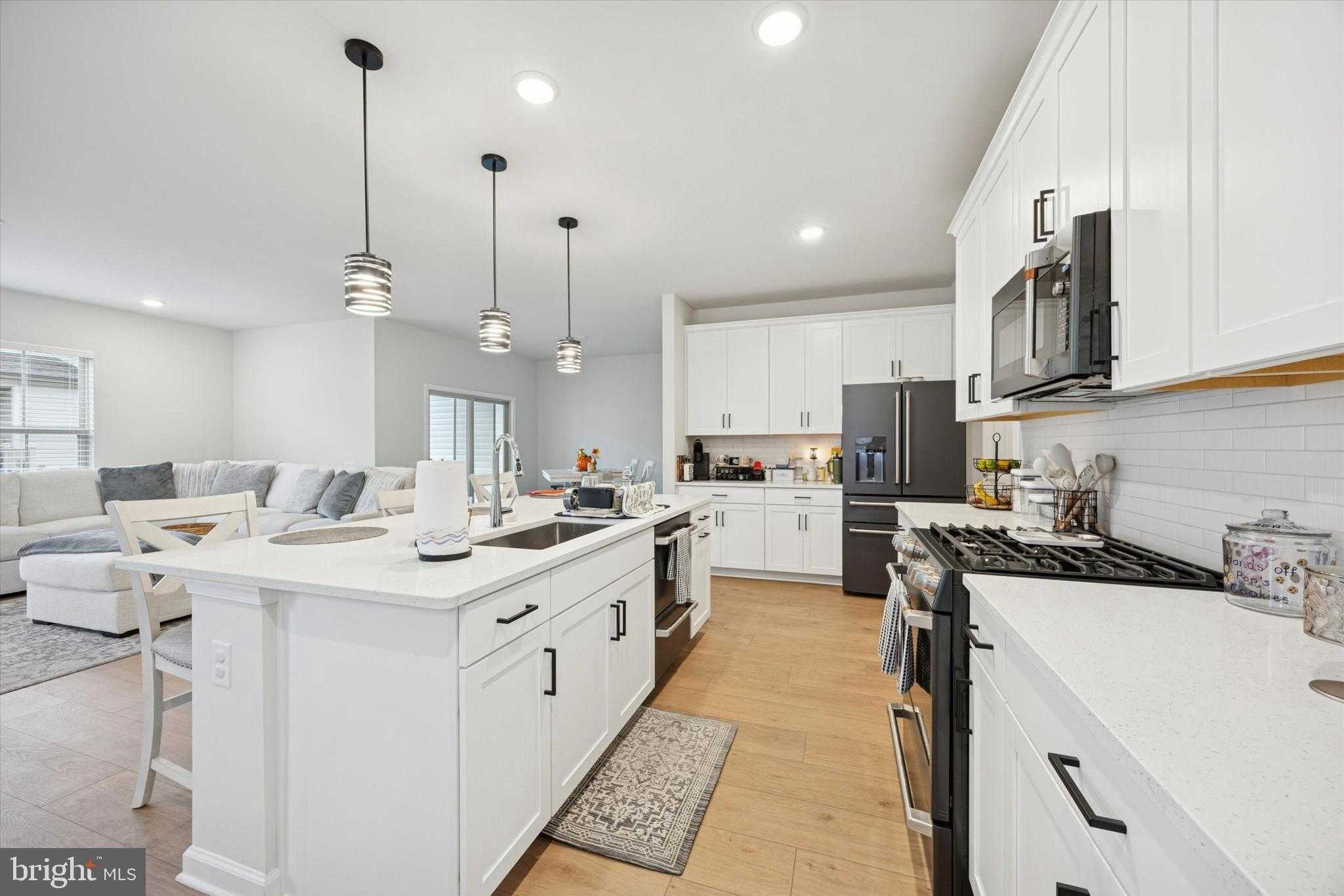 623 Liberty Ridge Rd photo 3