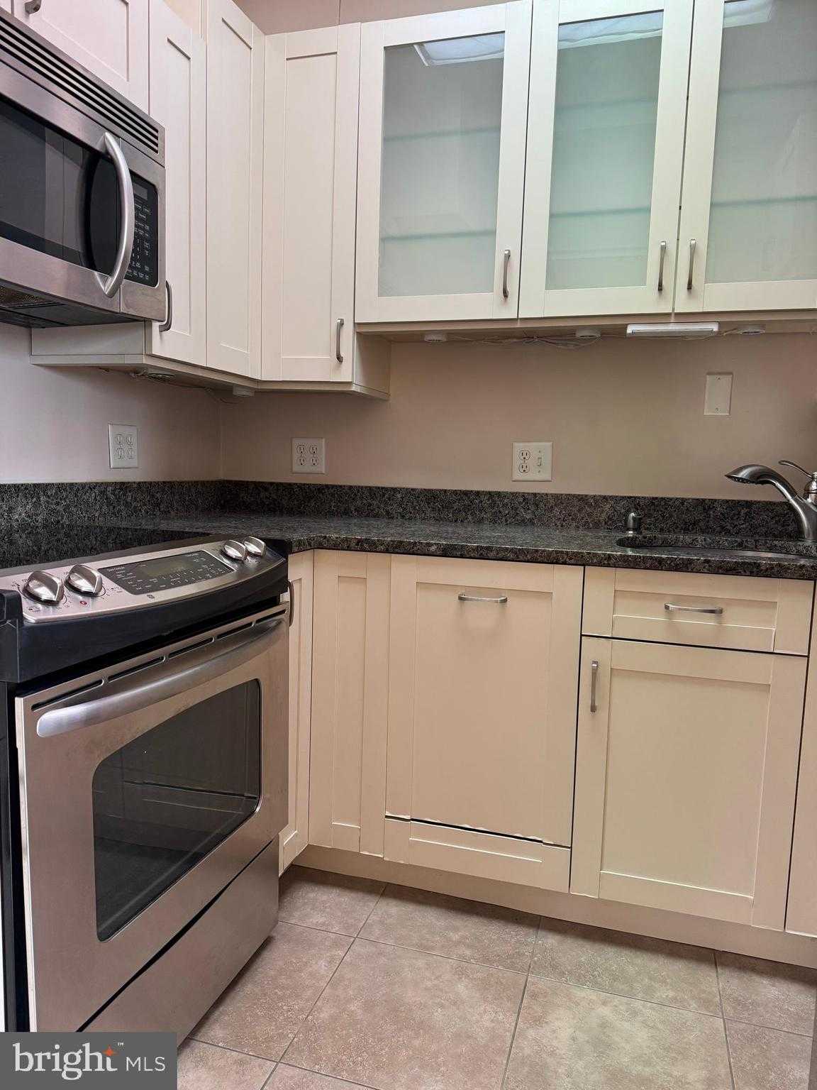 11 Slade Ave Apt 715 photo 16