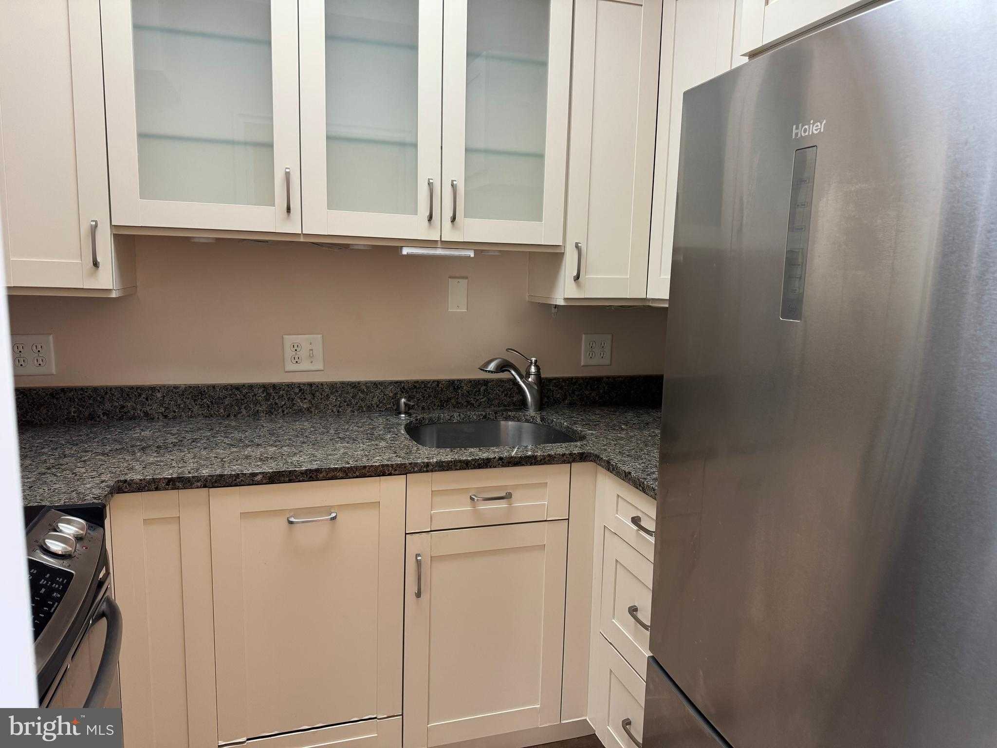 11 Slade Ave Apt 715 photo 20