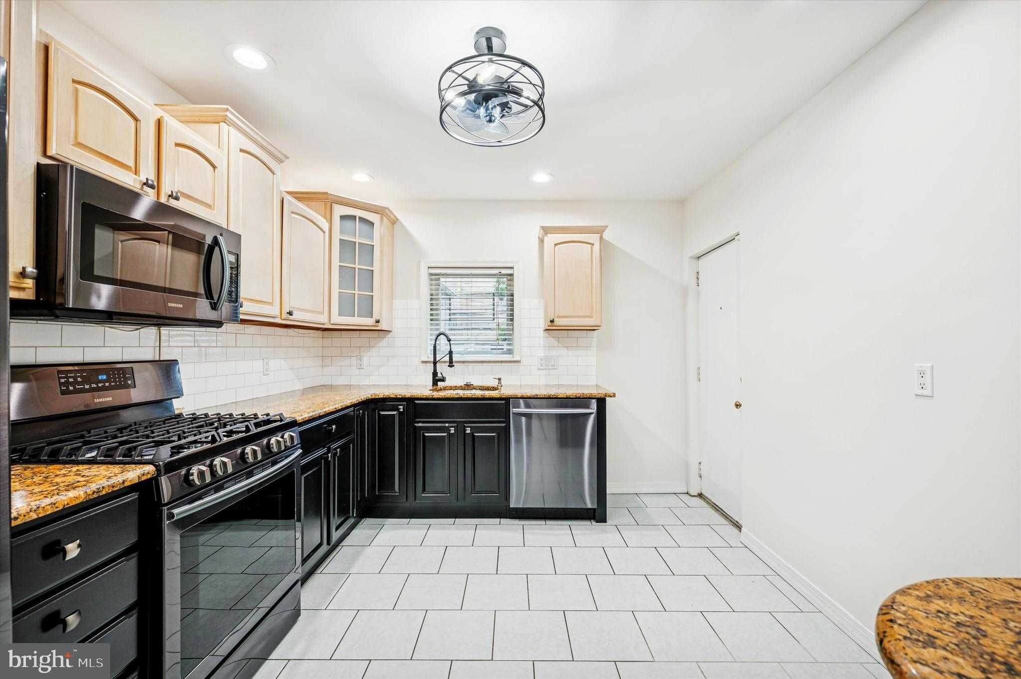 2038 Fairmount Ave photo 7