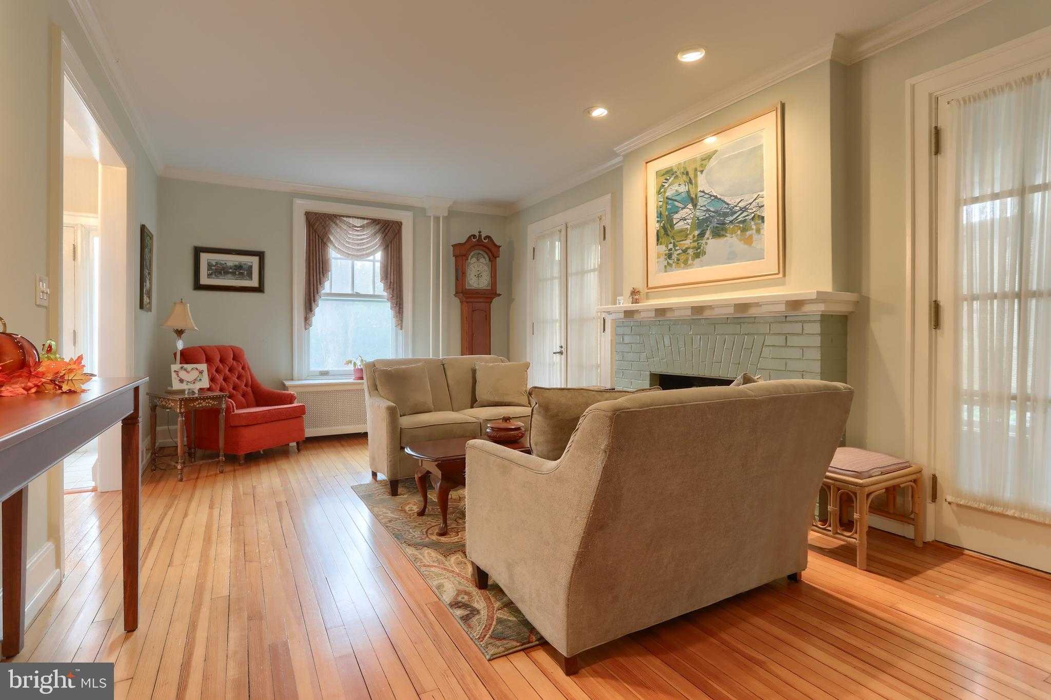 3 E High St photo 15