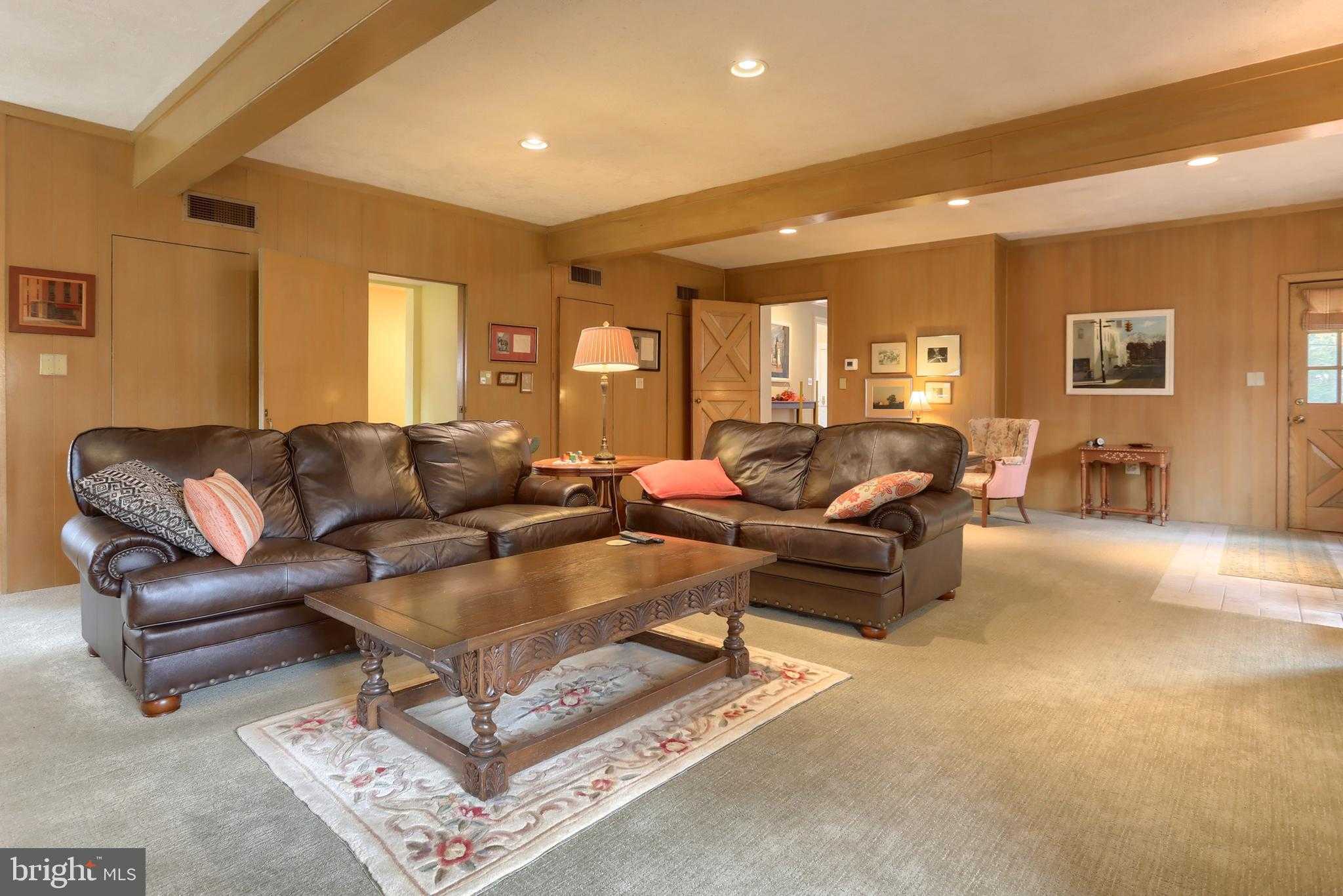 3 E High St photo 25