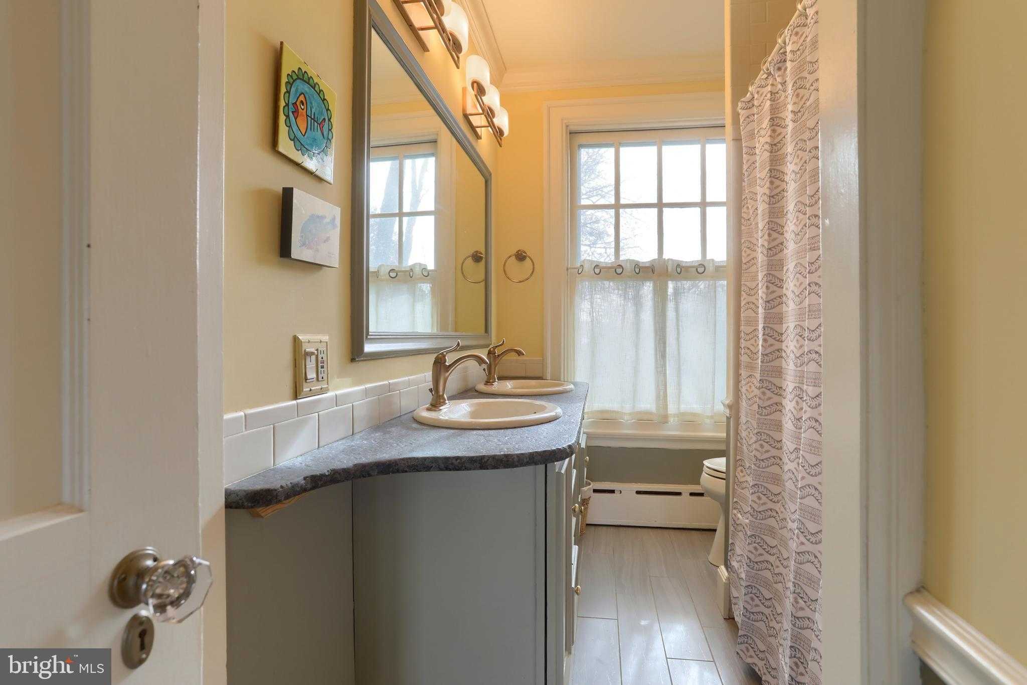 3 E High St photo 33