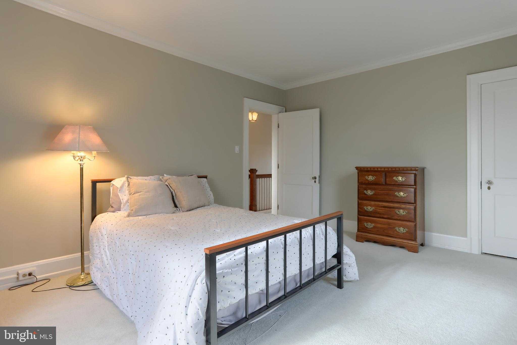 3 E High St photo 34