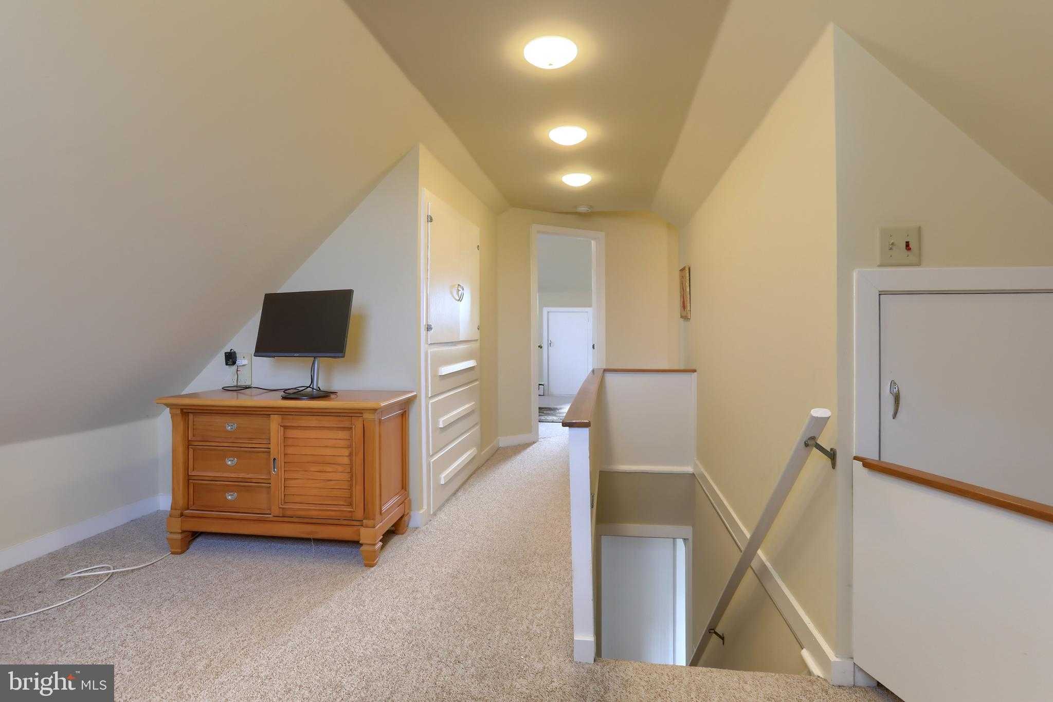 3 E High St photo 38