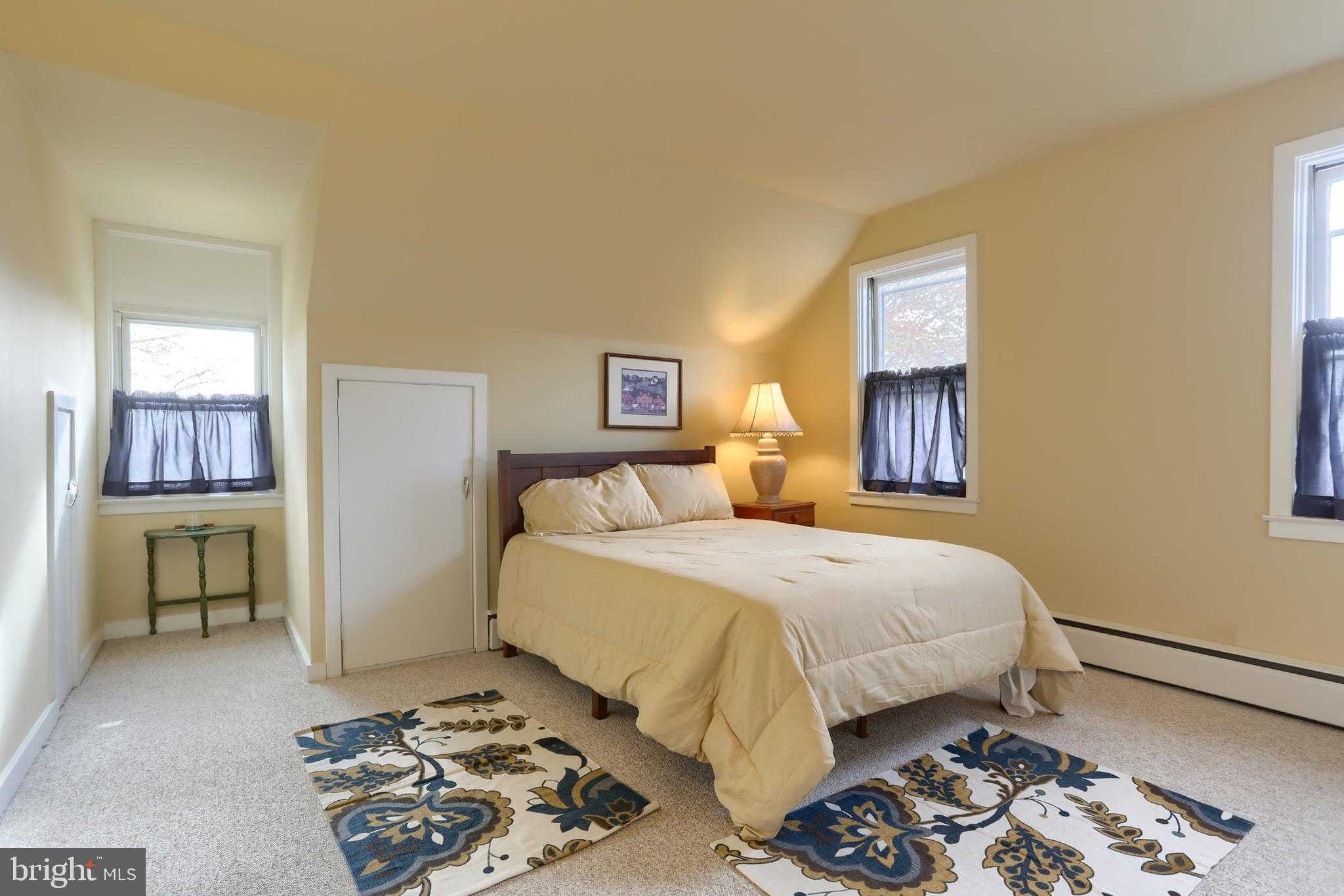 3 E High St photo 43