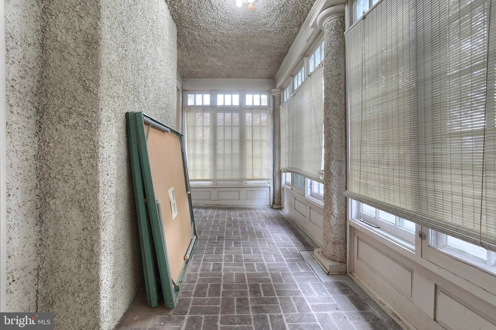 3 E High St photo 45