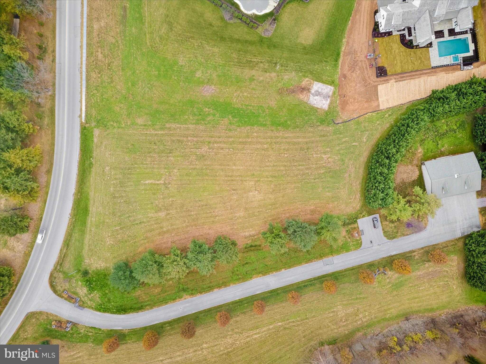 Meadowbreeze Ln photo 4