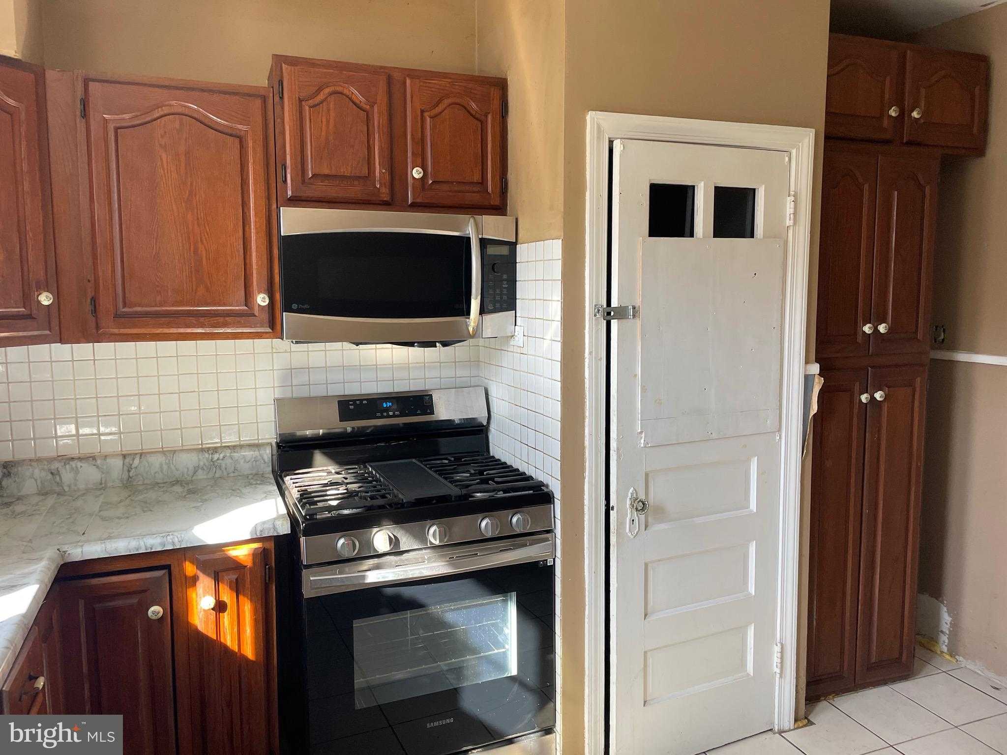 3244 Knorr St photo 2