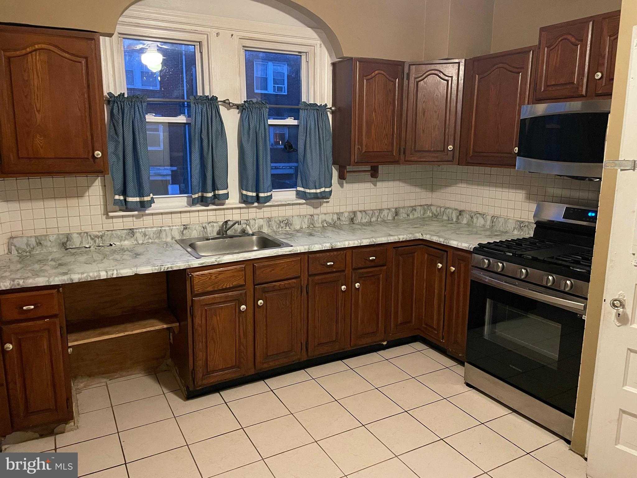 3244 Knorr St photo 4