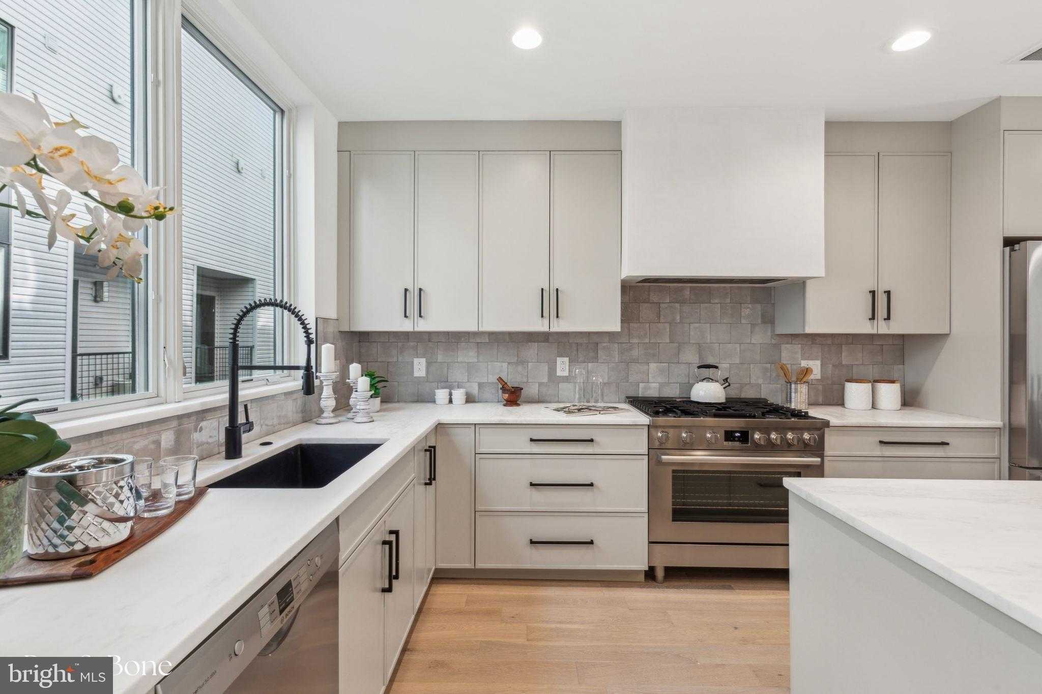 962 N 6th St photo 8