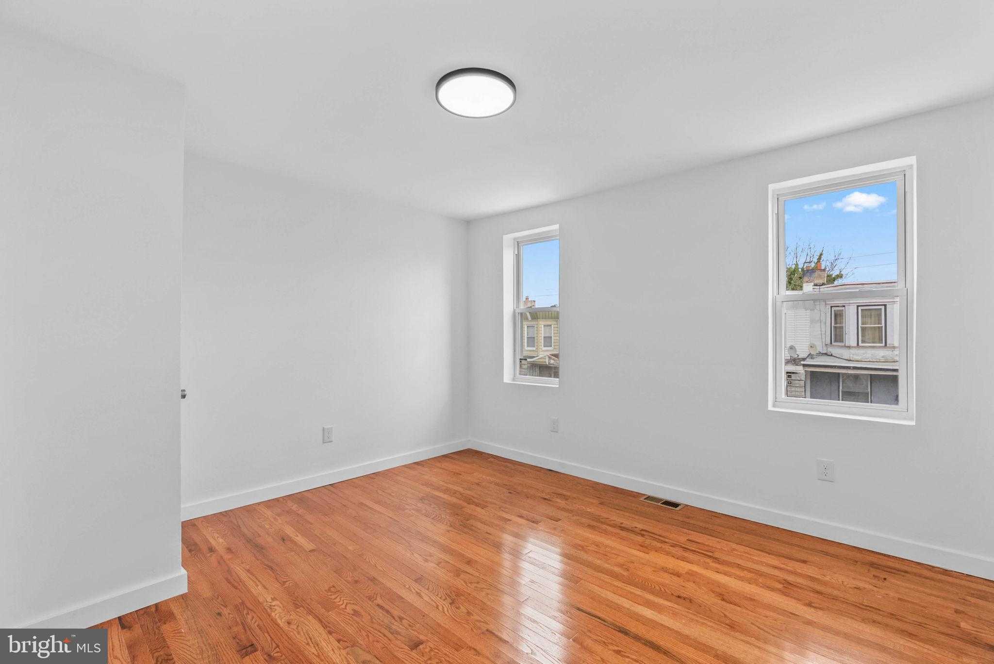 5942 N Norwood St photo 14