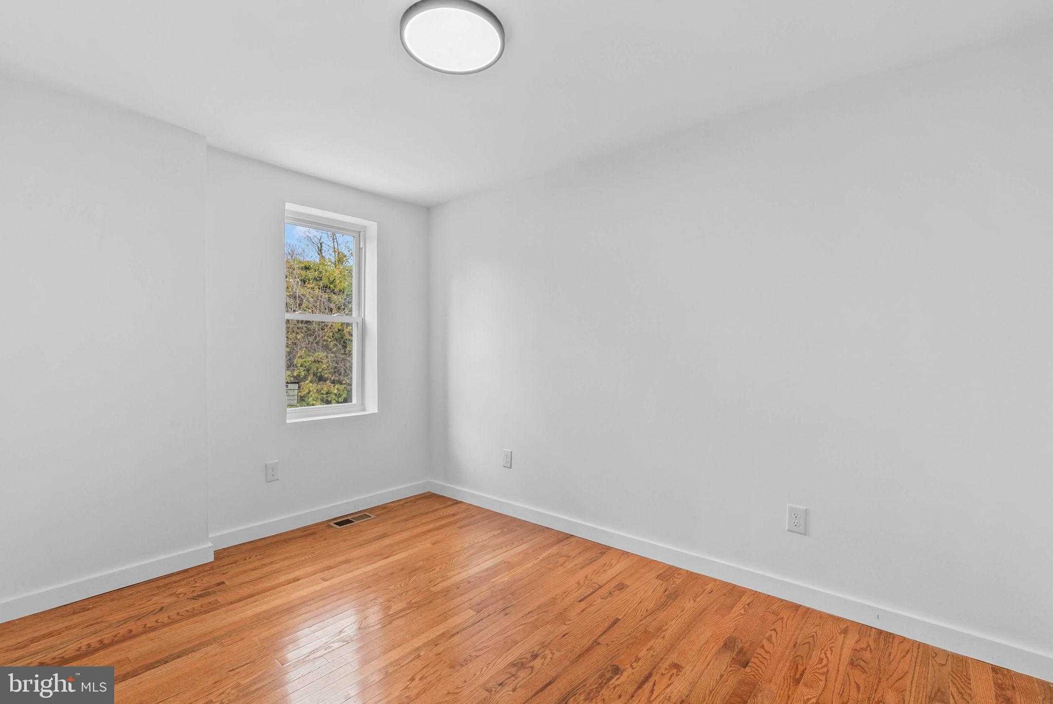 5942 N Norwood St photo 18