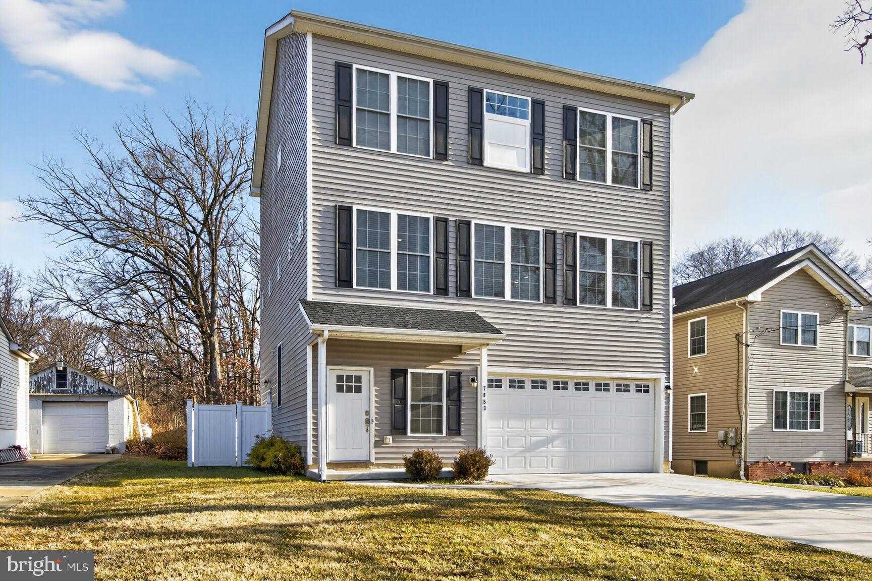 7853 Oakdale Ave photo 2