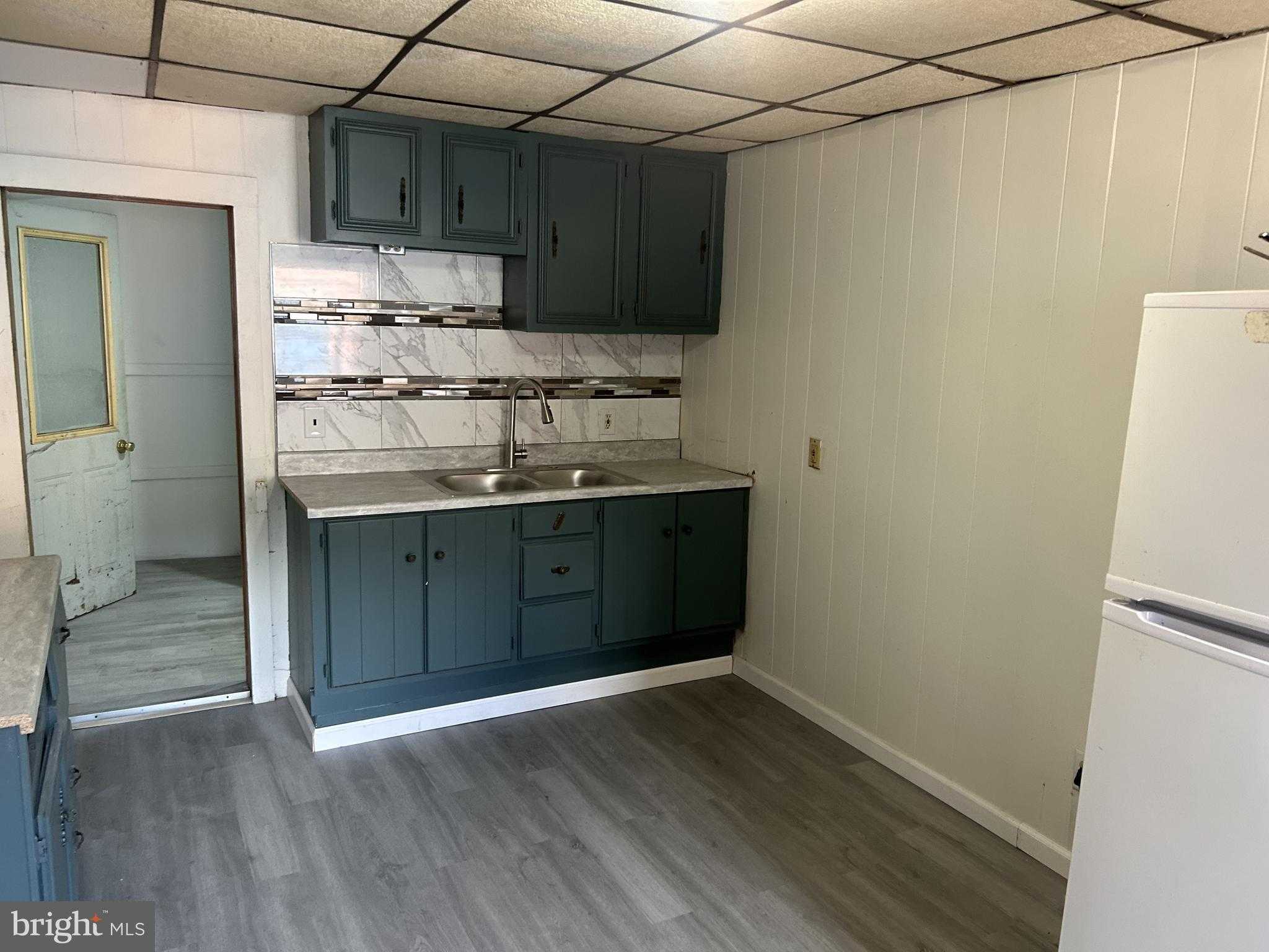 321 Peacock St photo 2