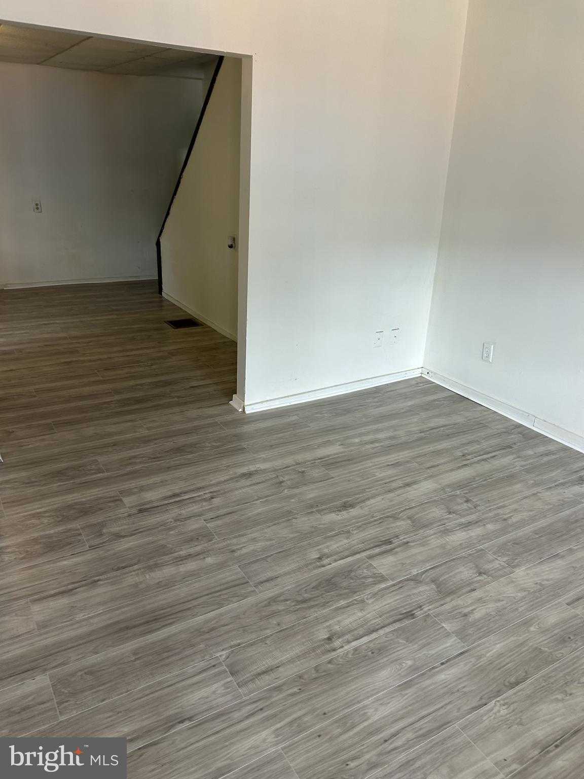 321 Peacock St photo 4