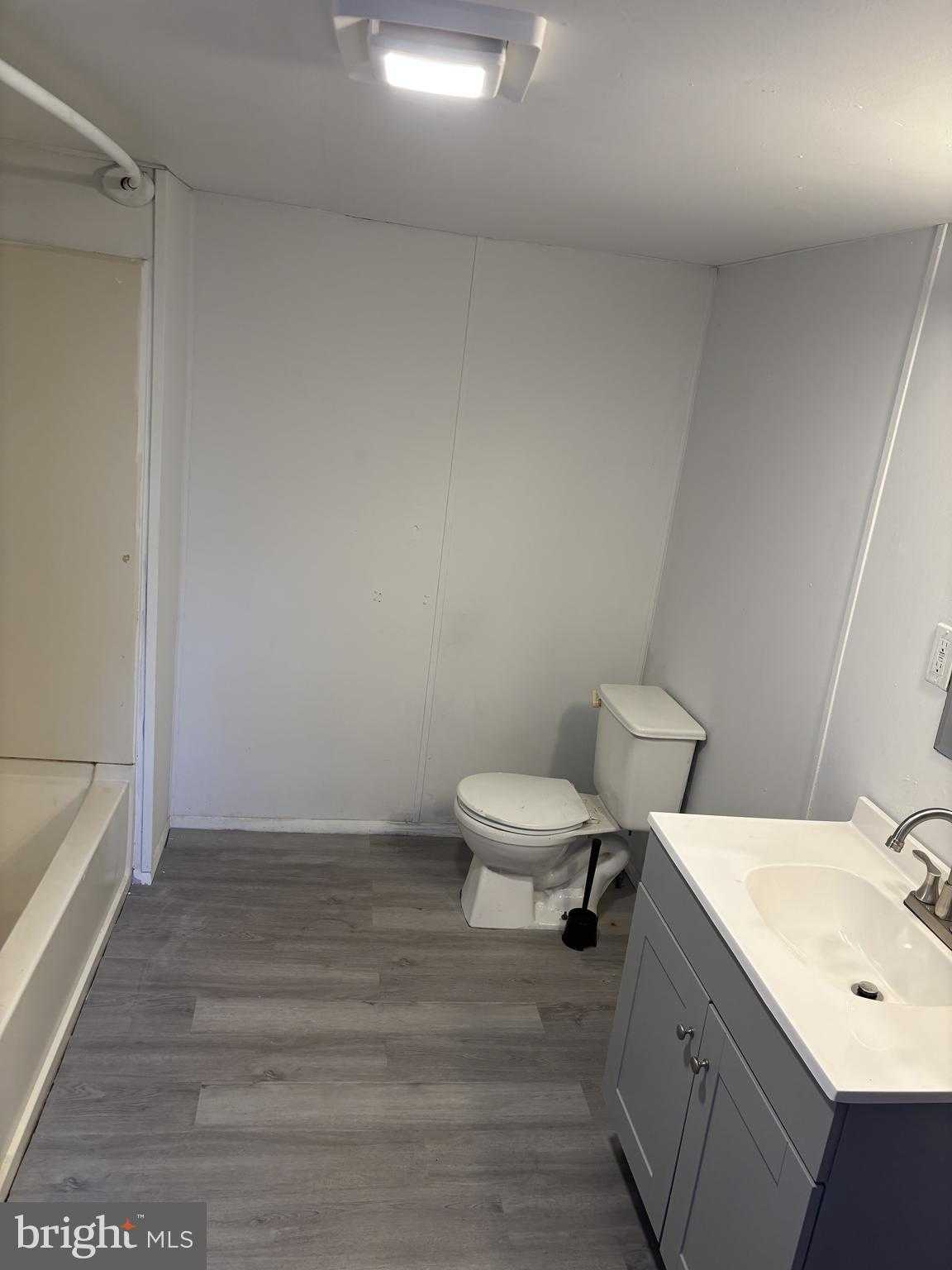 321 Peacock St photo 5