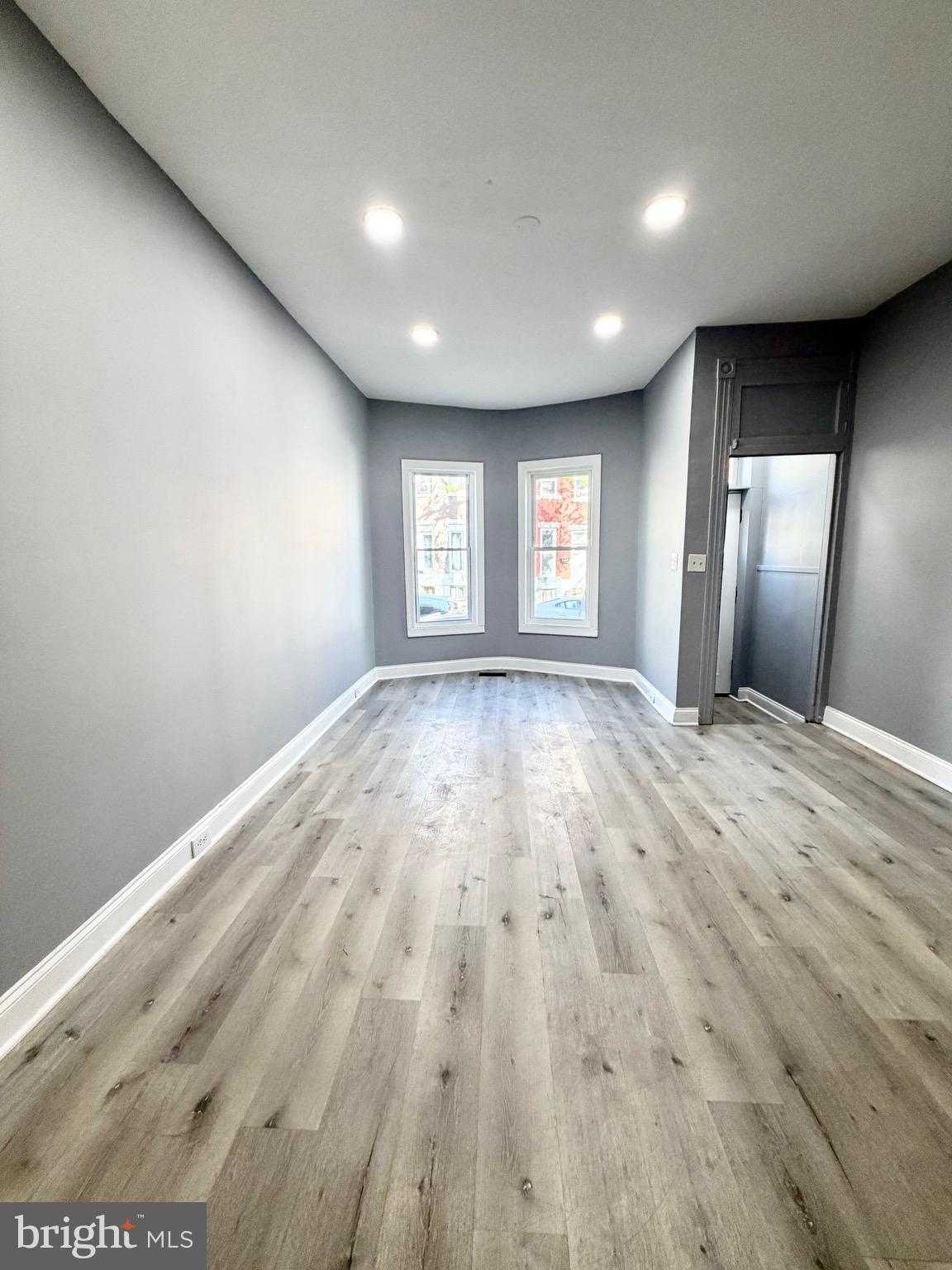 2820 Woodbrook Ave photo 3