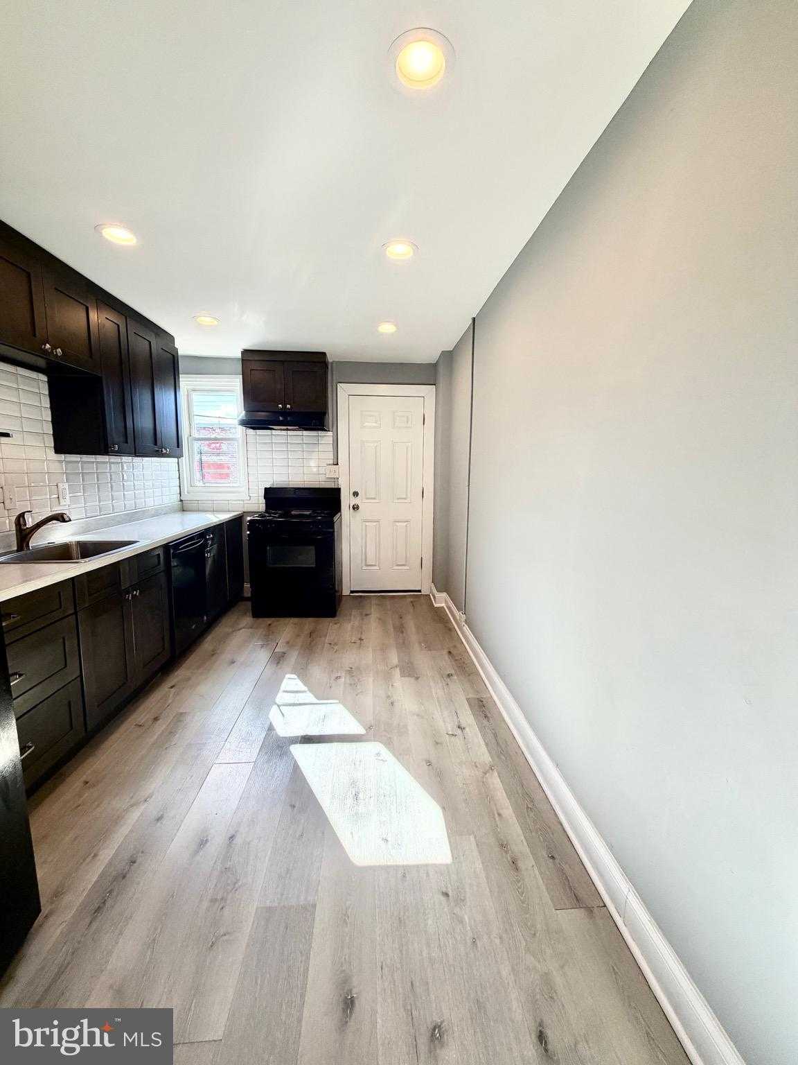 2820 Woodbrook Ave photo 7