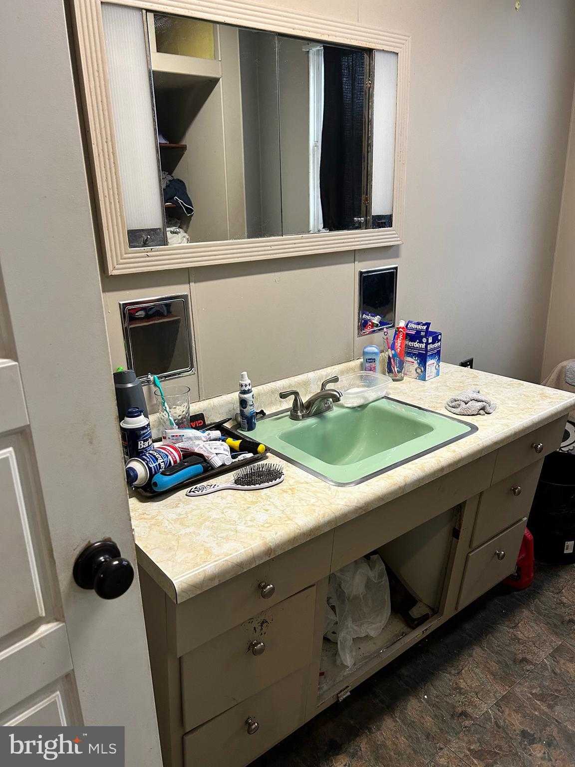 539 Arlington St photo 19