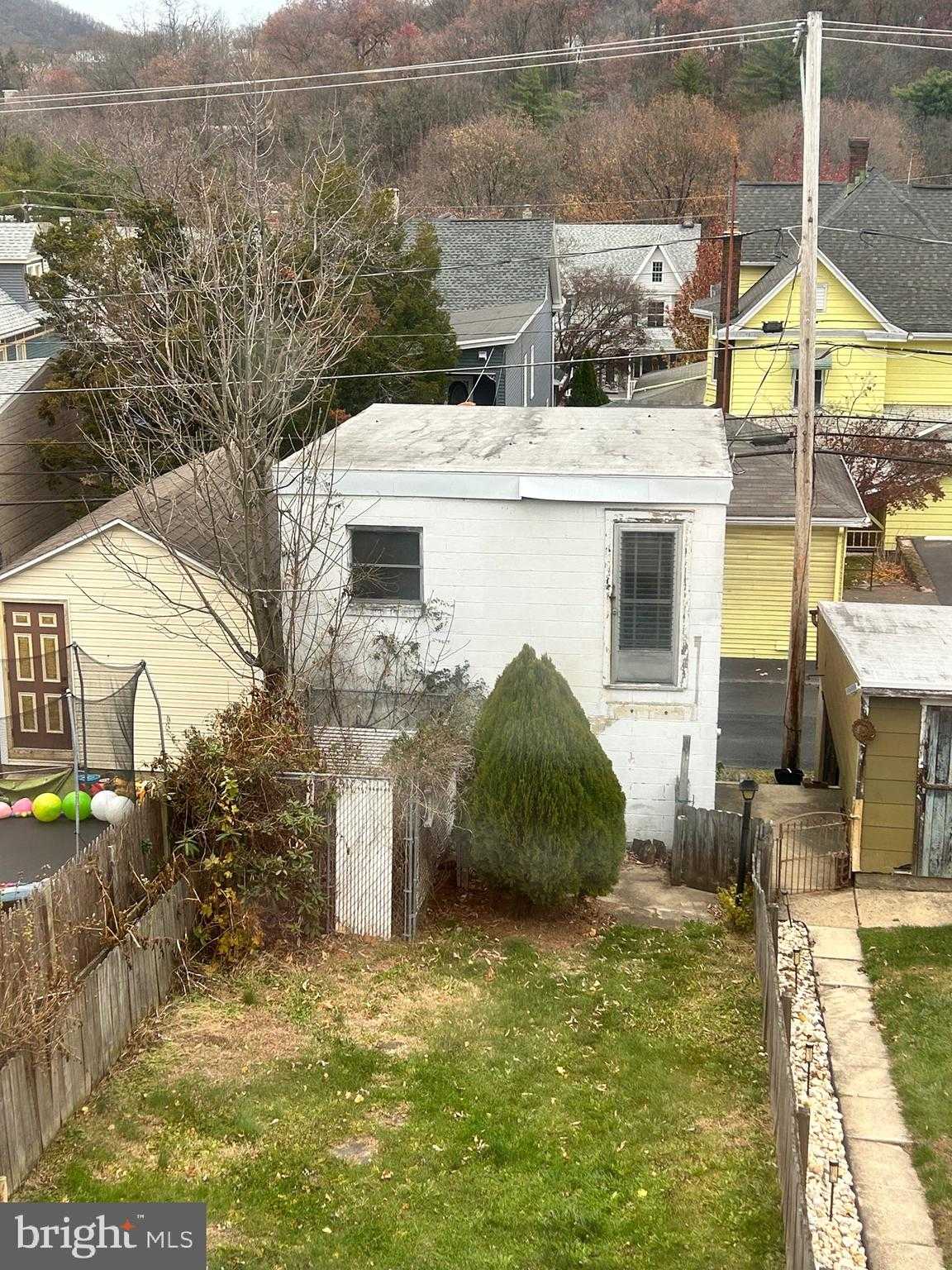 539 Arlington St photo 24