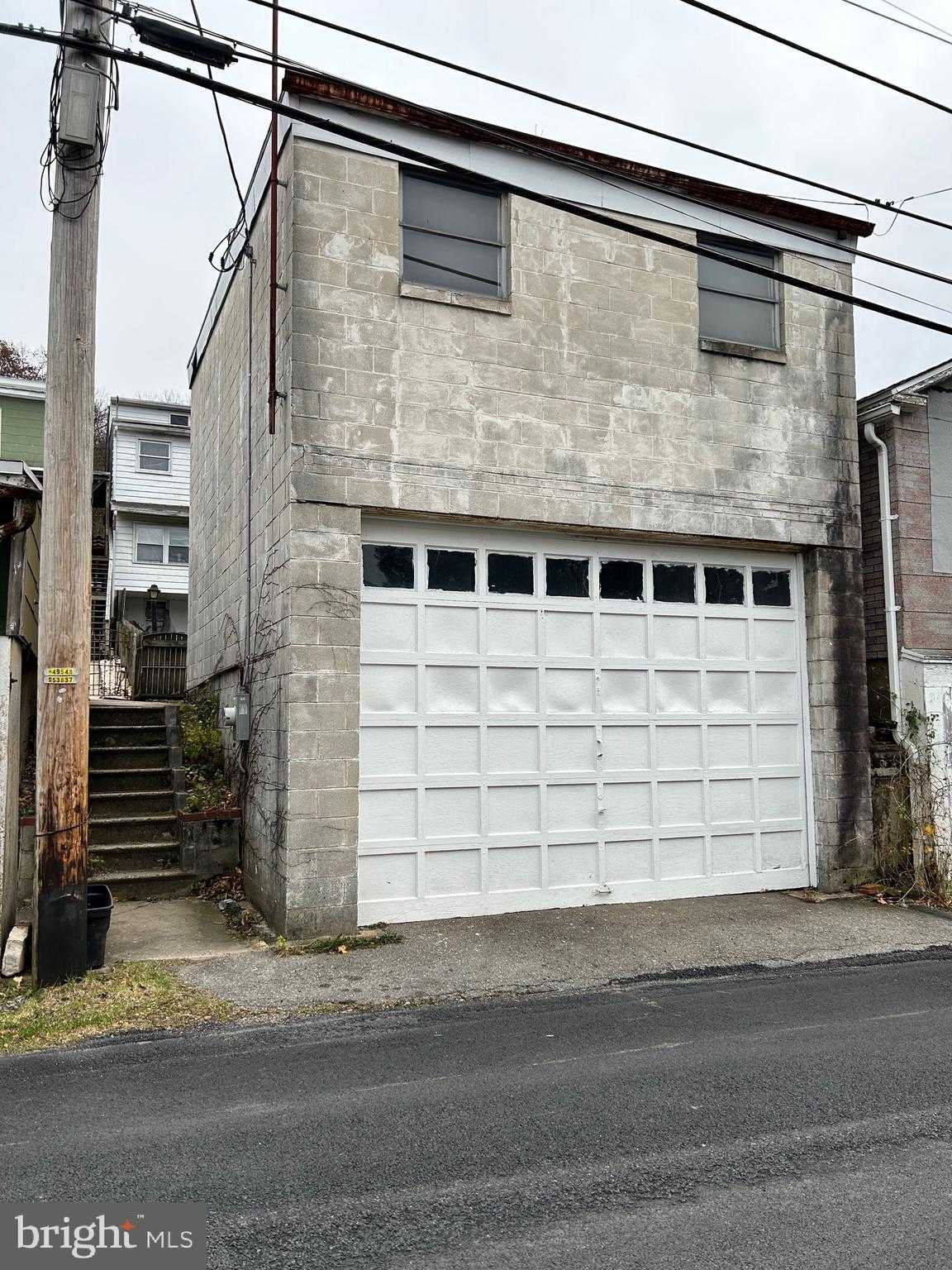 539 Arlington St photo 26